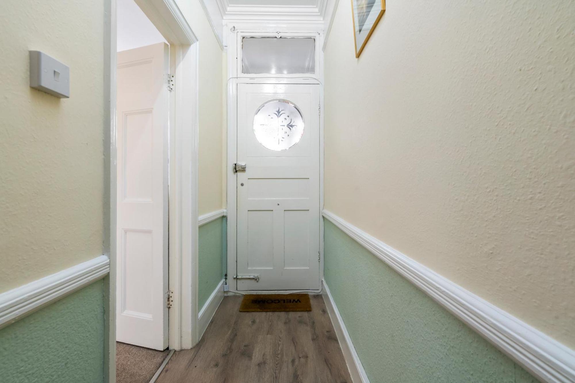 Modern 3 Bedroom In Wimbeldon Park * Londen
