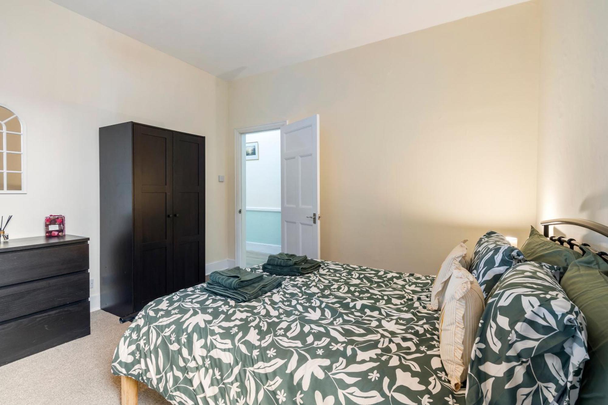 Modern 3 Bedroom In Wimbeldon Park Londen