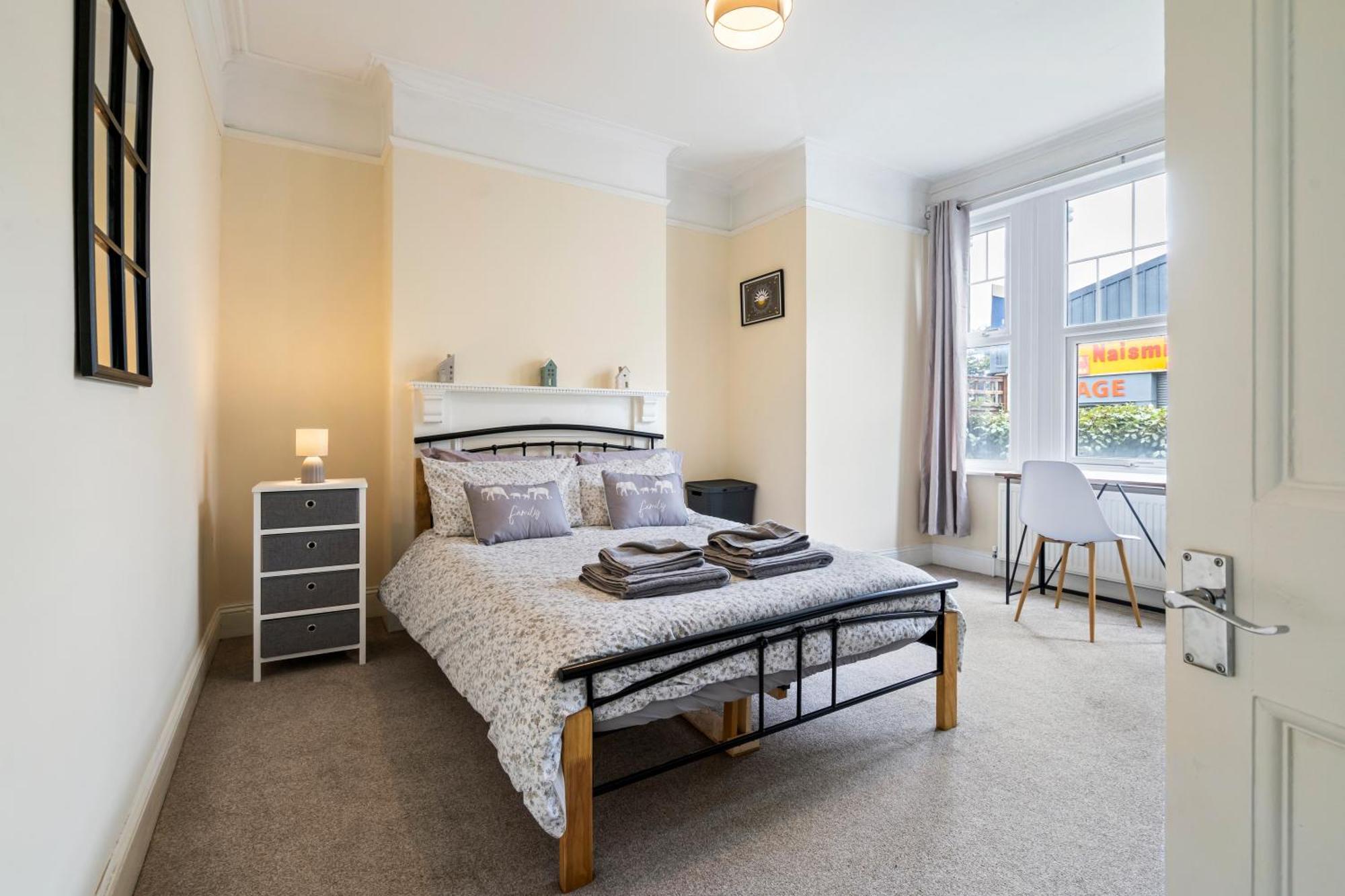 Modern 3 Bedroom In Wimbeldon Park Appartement