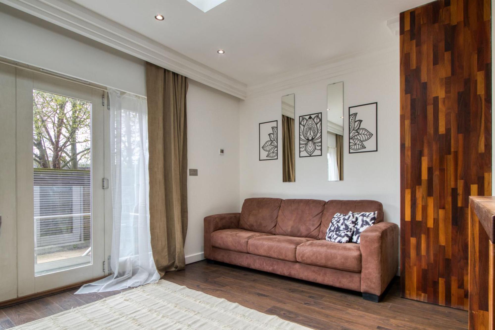 4 Bedroom House In Chiswick- Elegance & Serenity London