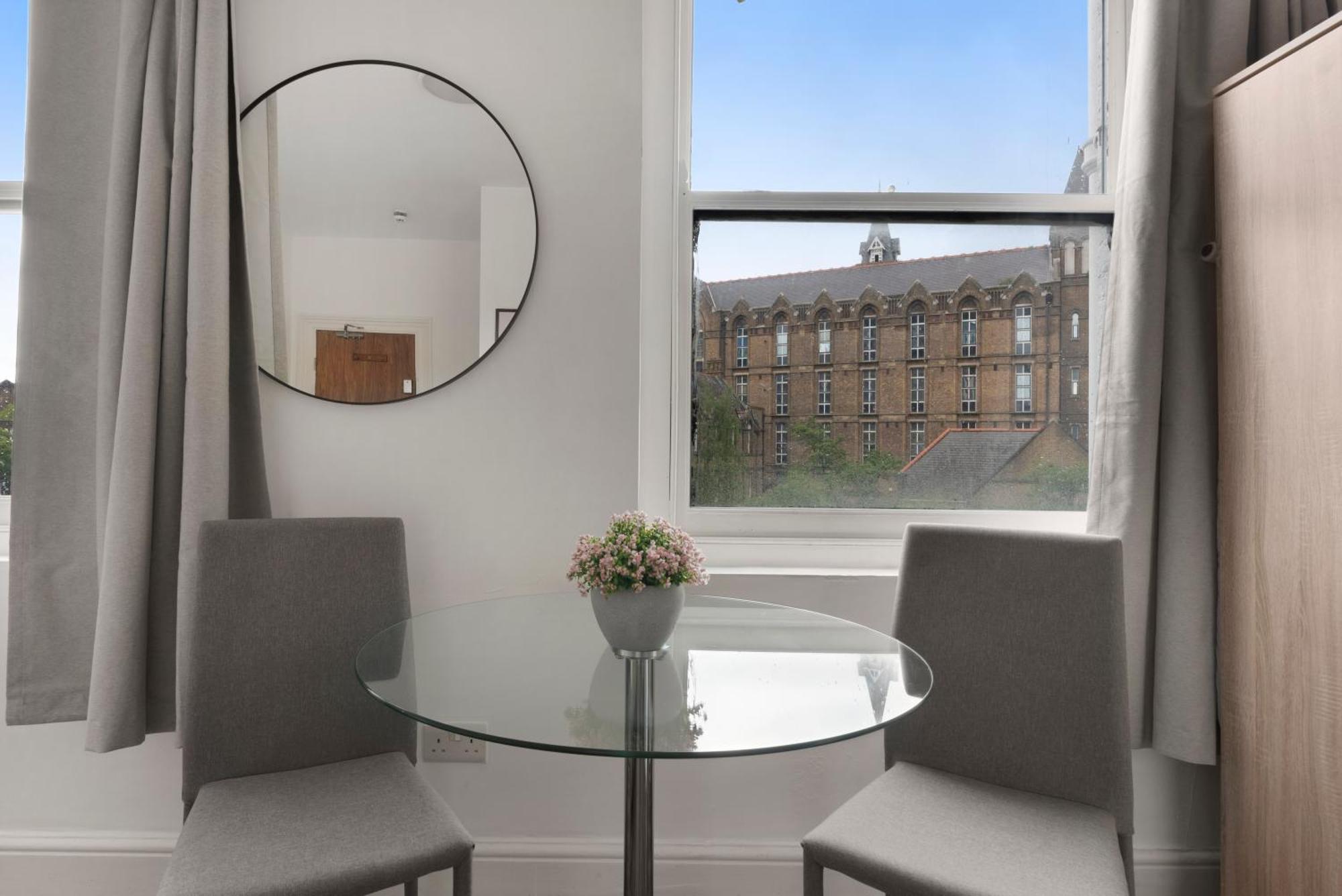 Archway Station - Double Bed *
