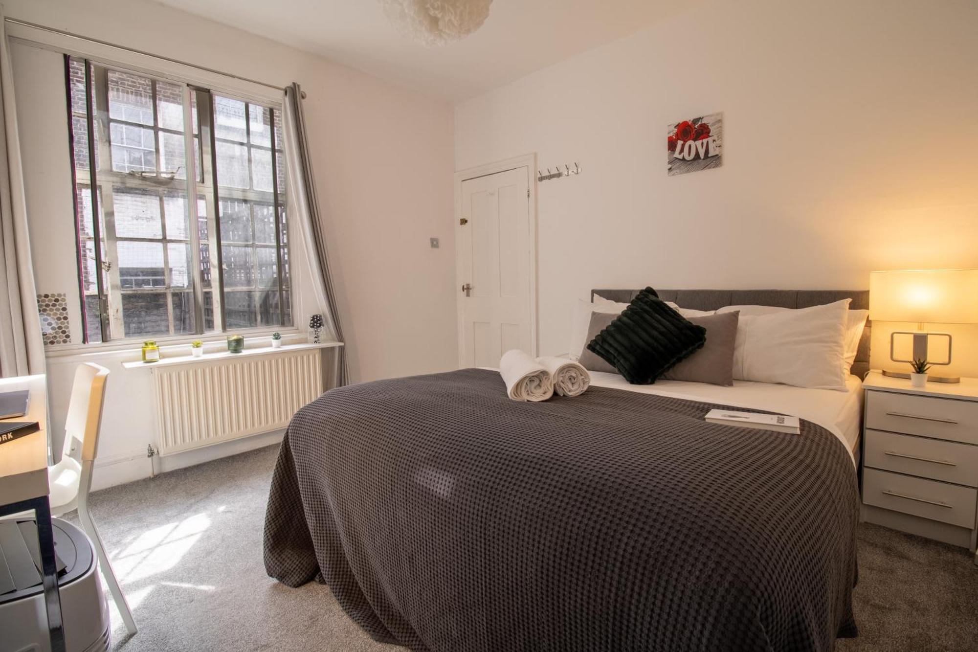 Seymour Place, Hyde Park, Edgware Road Apartment London