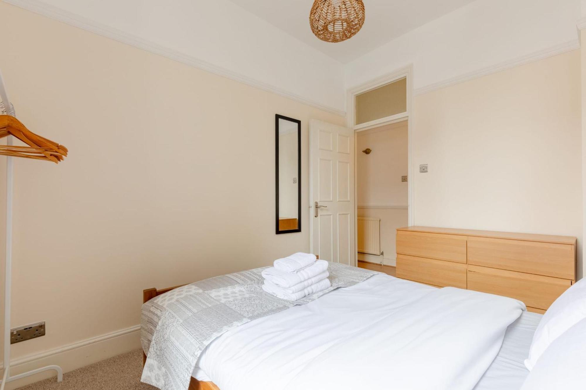 Apartment Roomy 3bd By Hampstead Heath! London