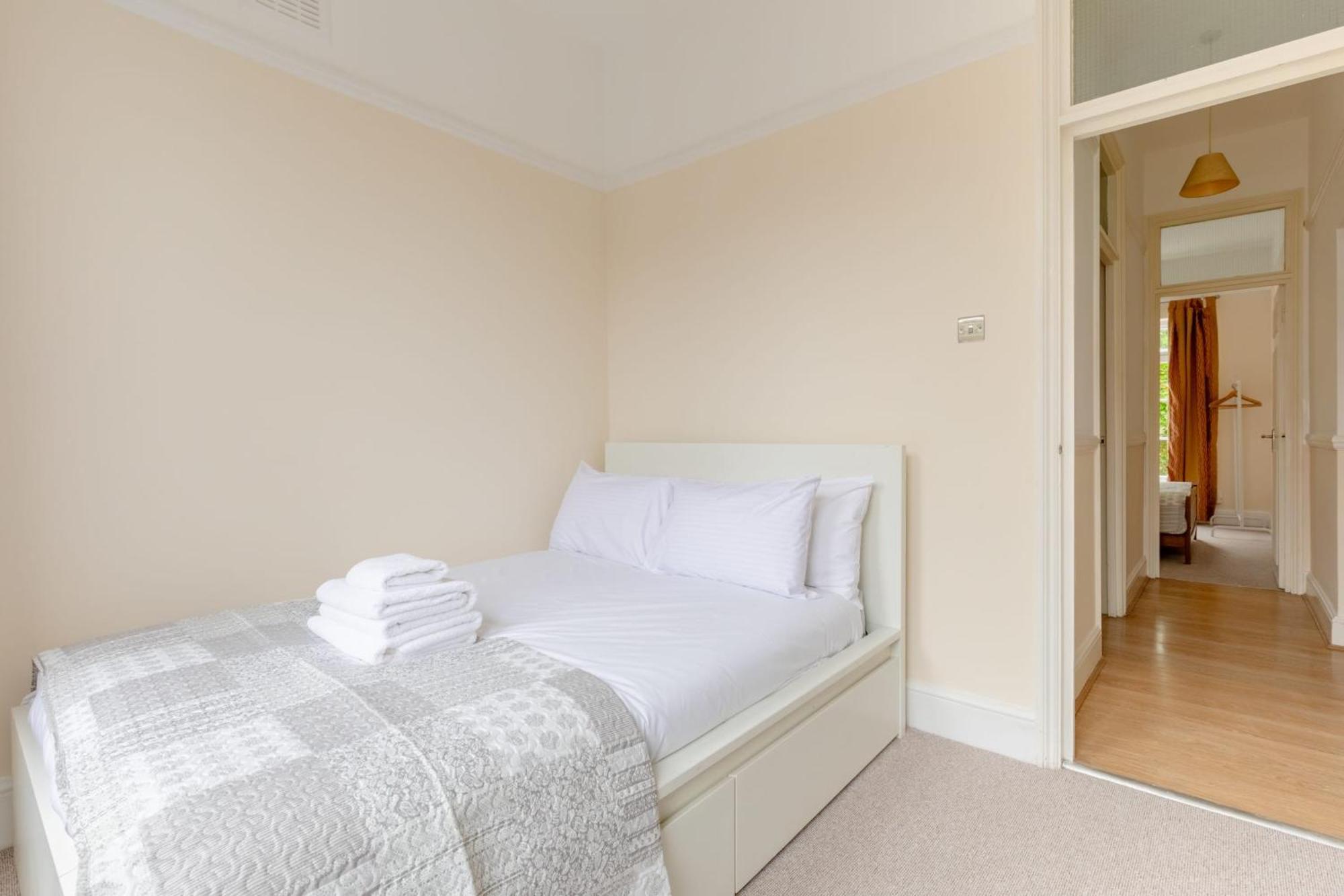 Apartment Roomy 3bd By Hampstead Heath! London