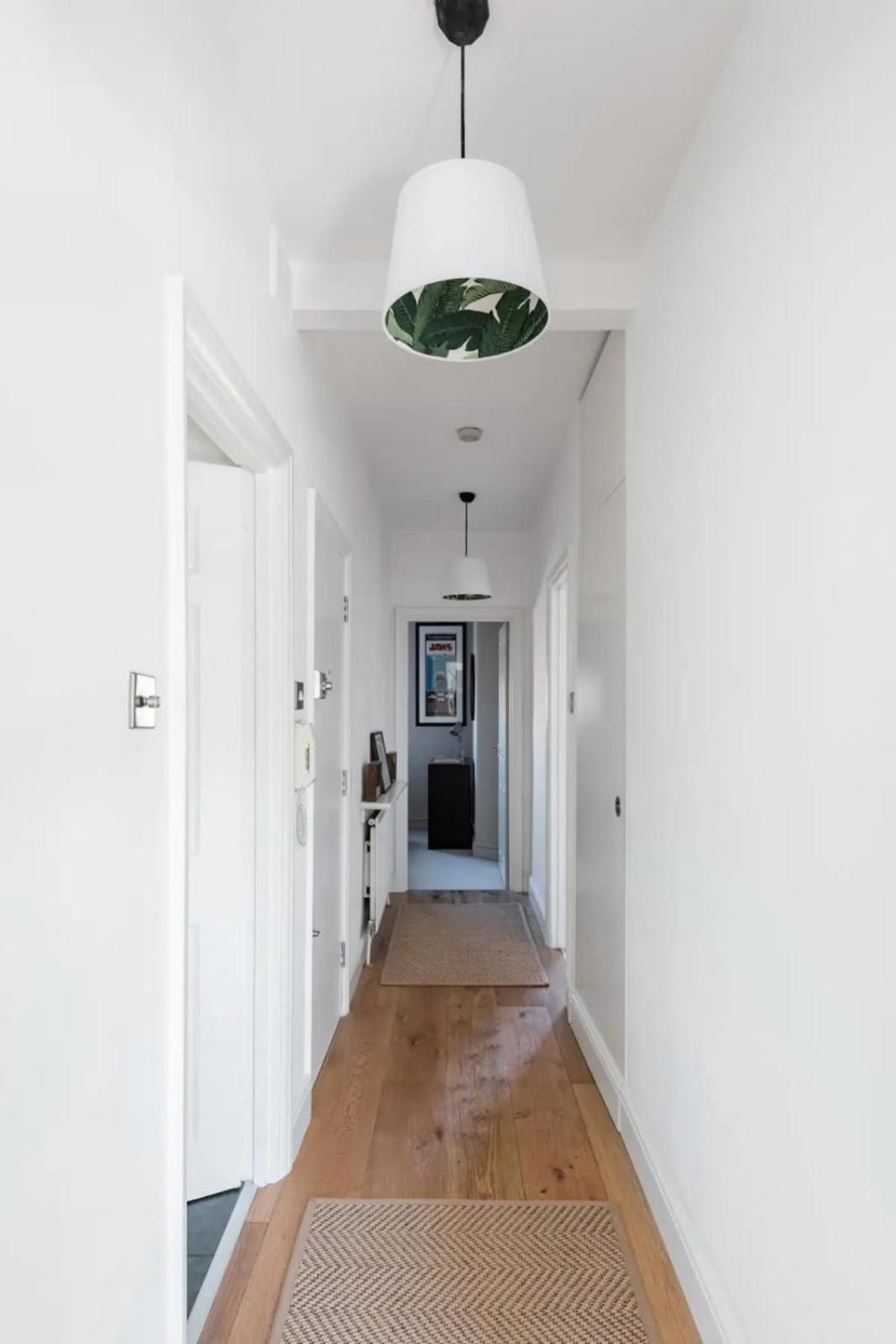 Notting Hill On Tree-lined Street Near Tube Stations Apartment London