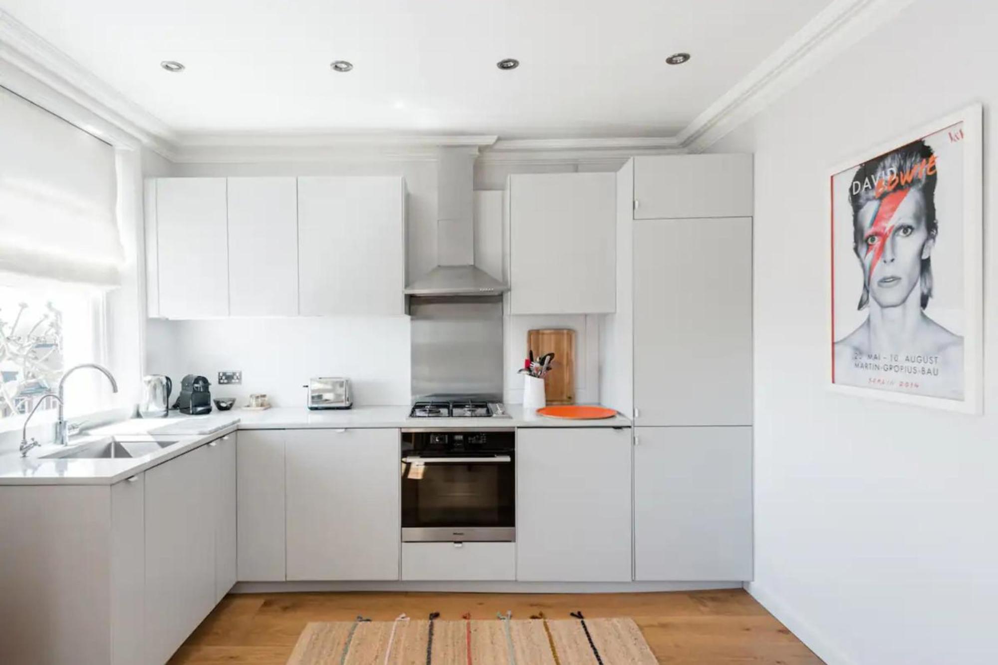 Notting Hill On Tree-lined Street Near Tube Stations Apartment *