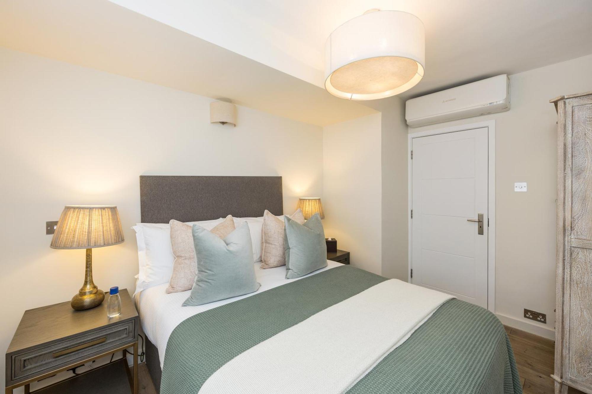 Buckingham & Lloyds 5* London