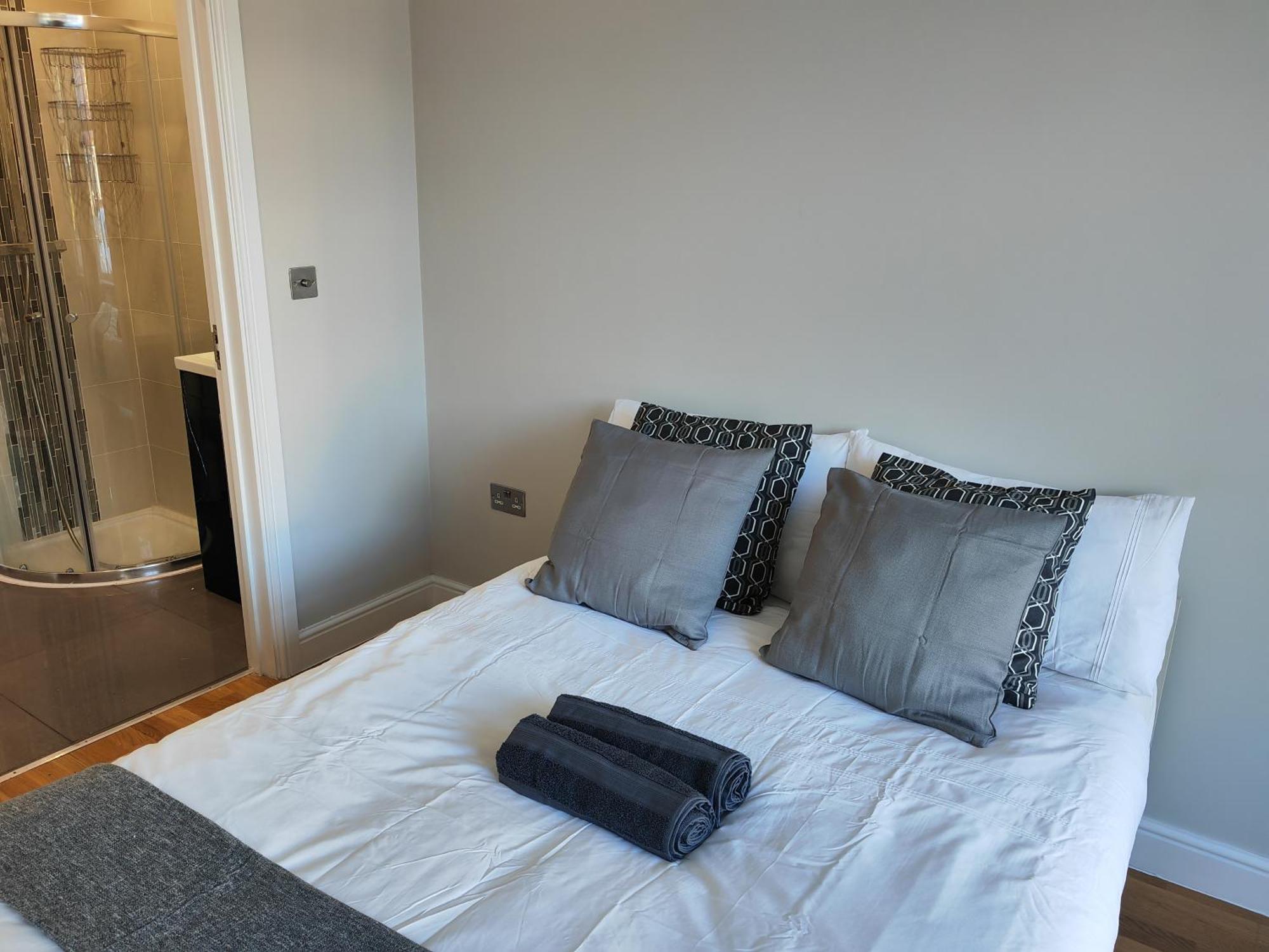 New! Lovely 2 Bed Serviced With Free Parking London