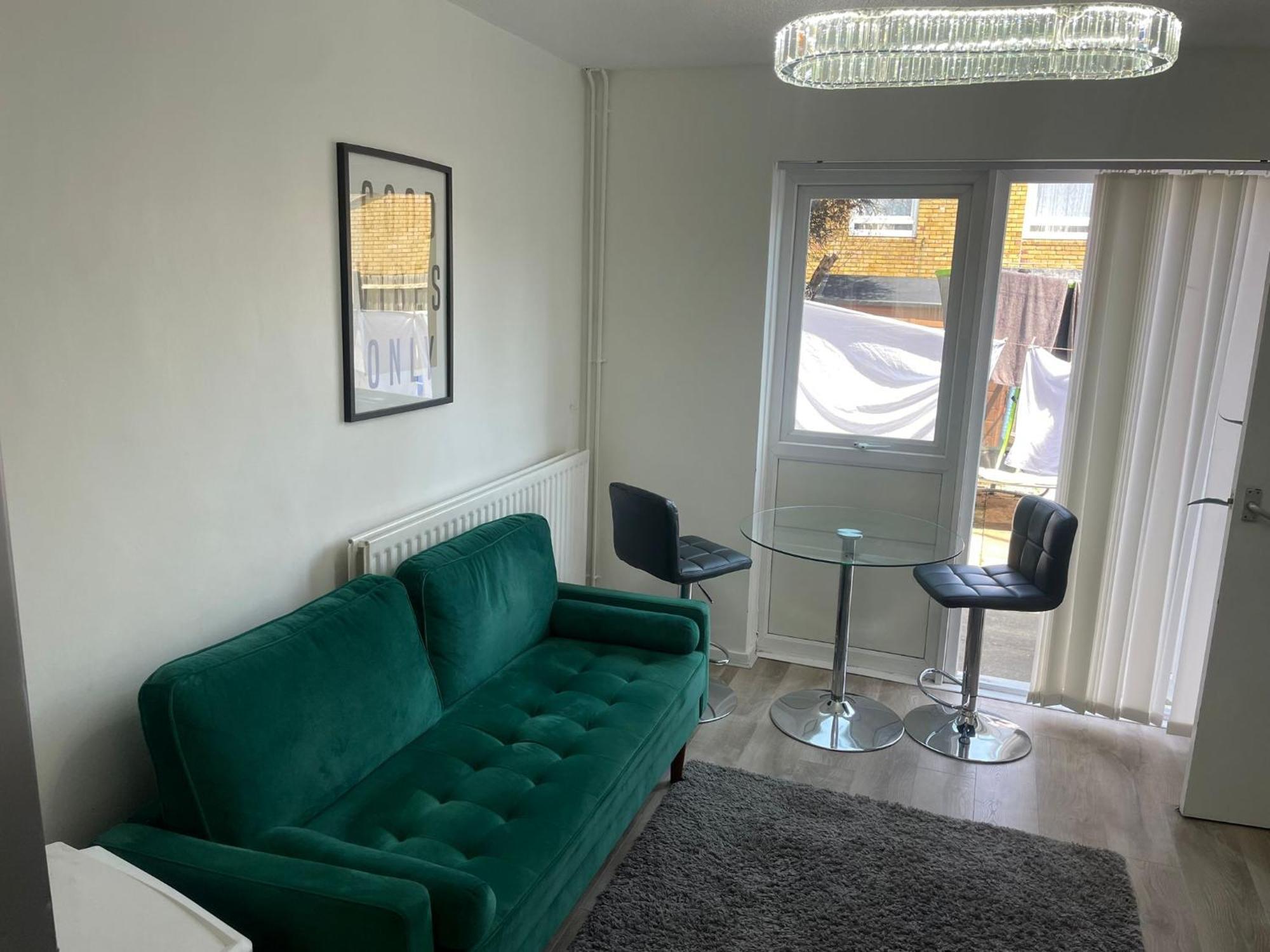 Casa vacanze New! 4 Bedroom House With Garden And Lawn *