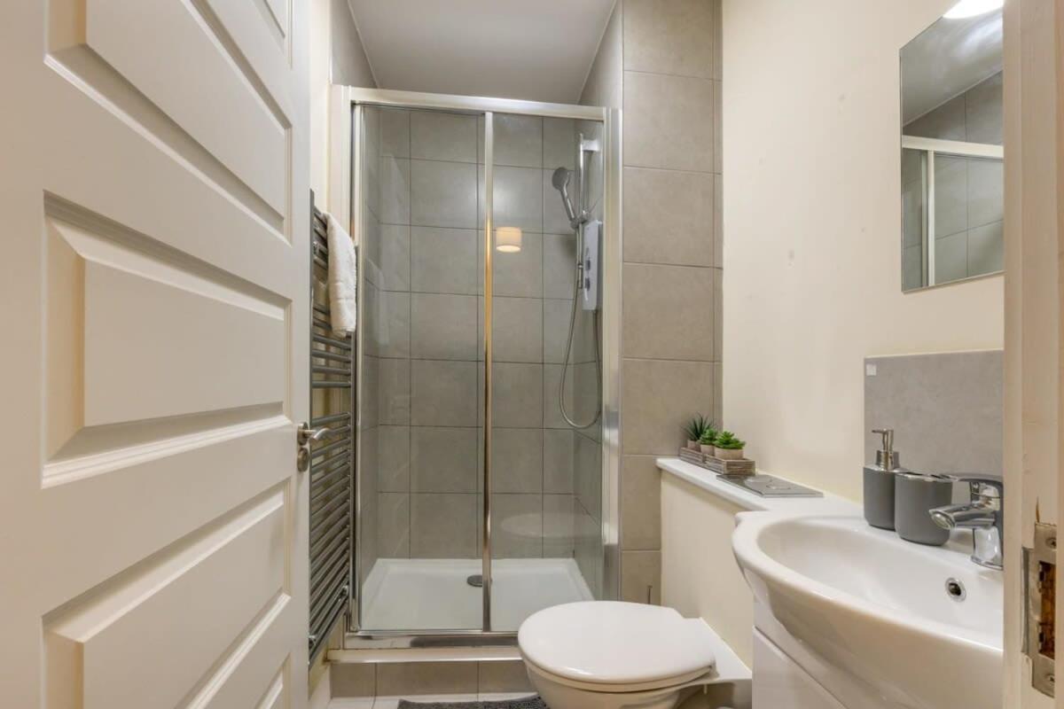 Lovely 1 Bed Attic In Brixton * London