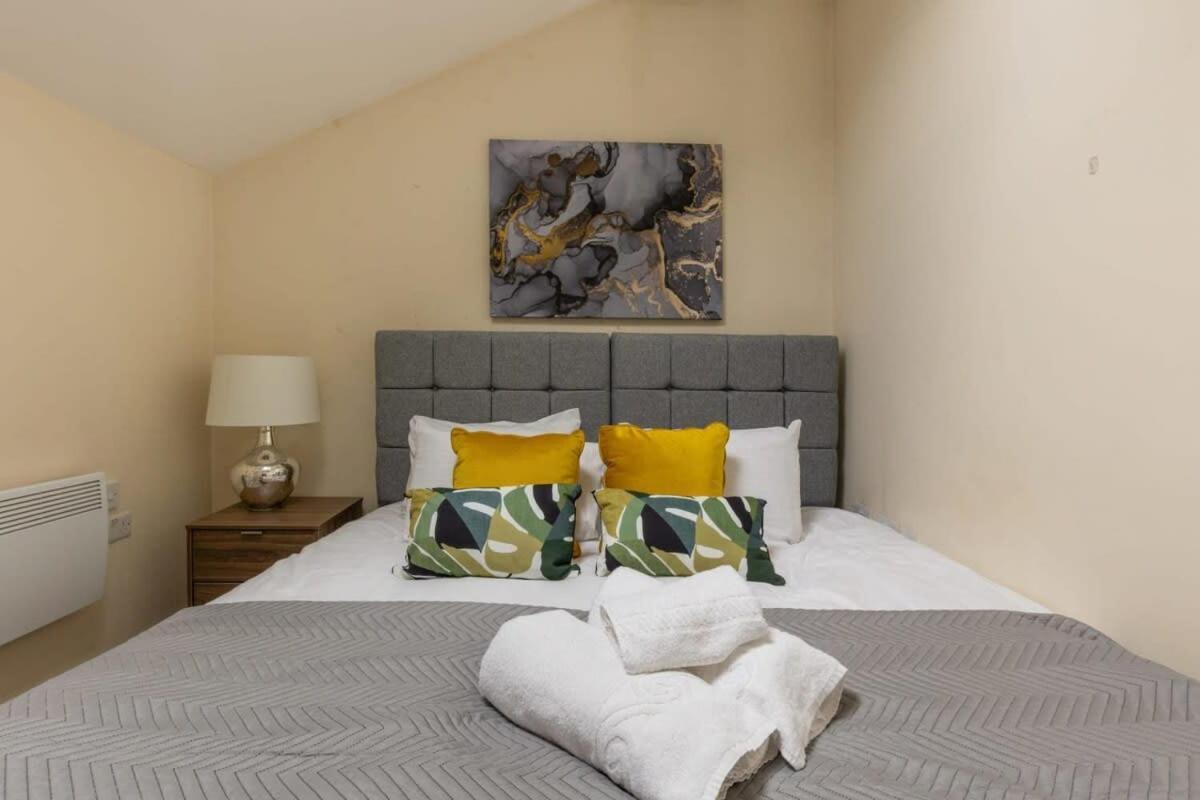 Lovely 1 Bed Attic In Brixton * London
