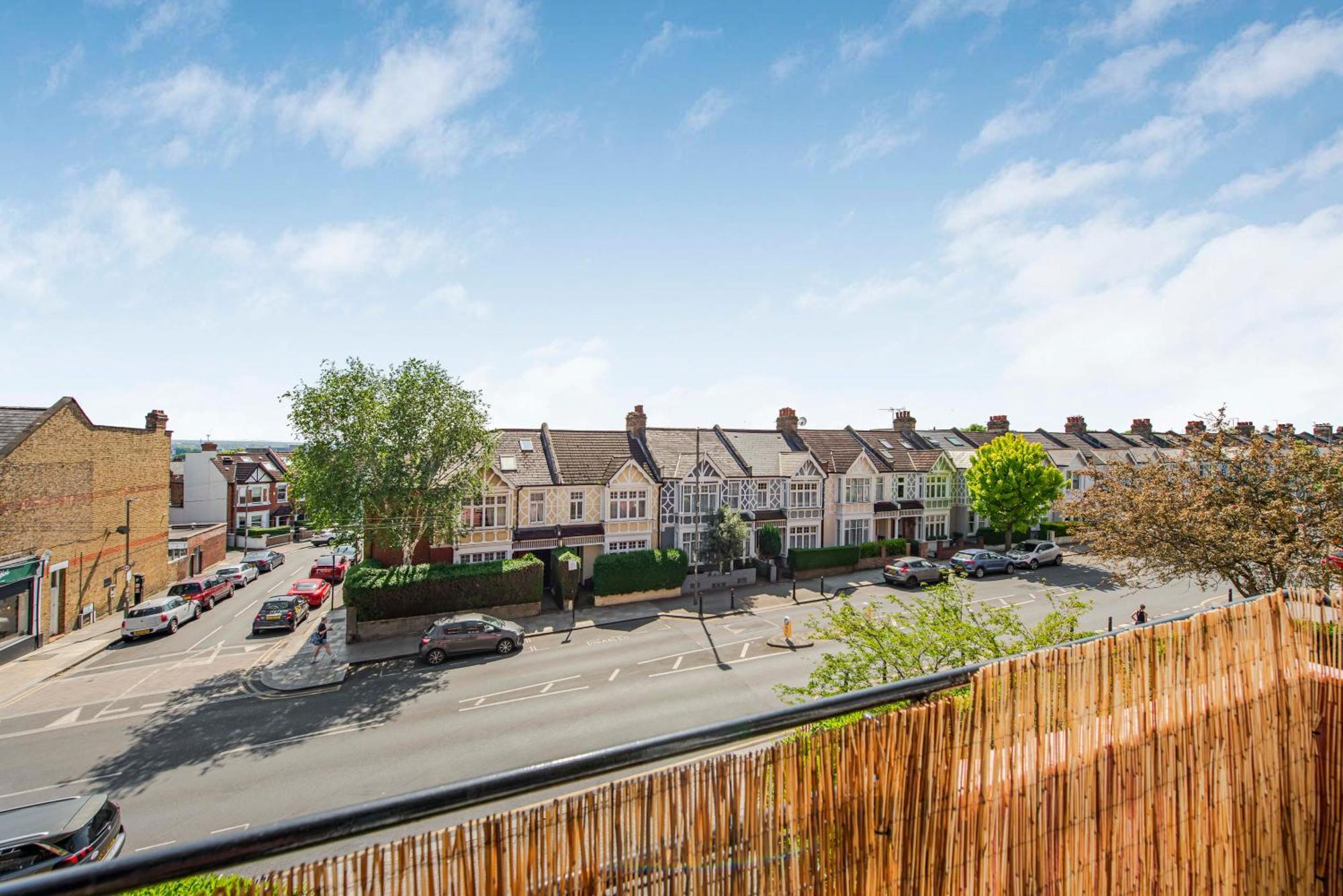 Match Point Flat: 2-bed Flat By Wimbledon Tennis Club Lägenhet London