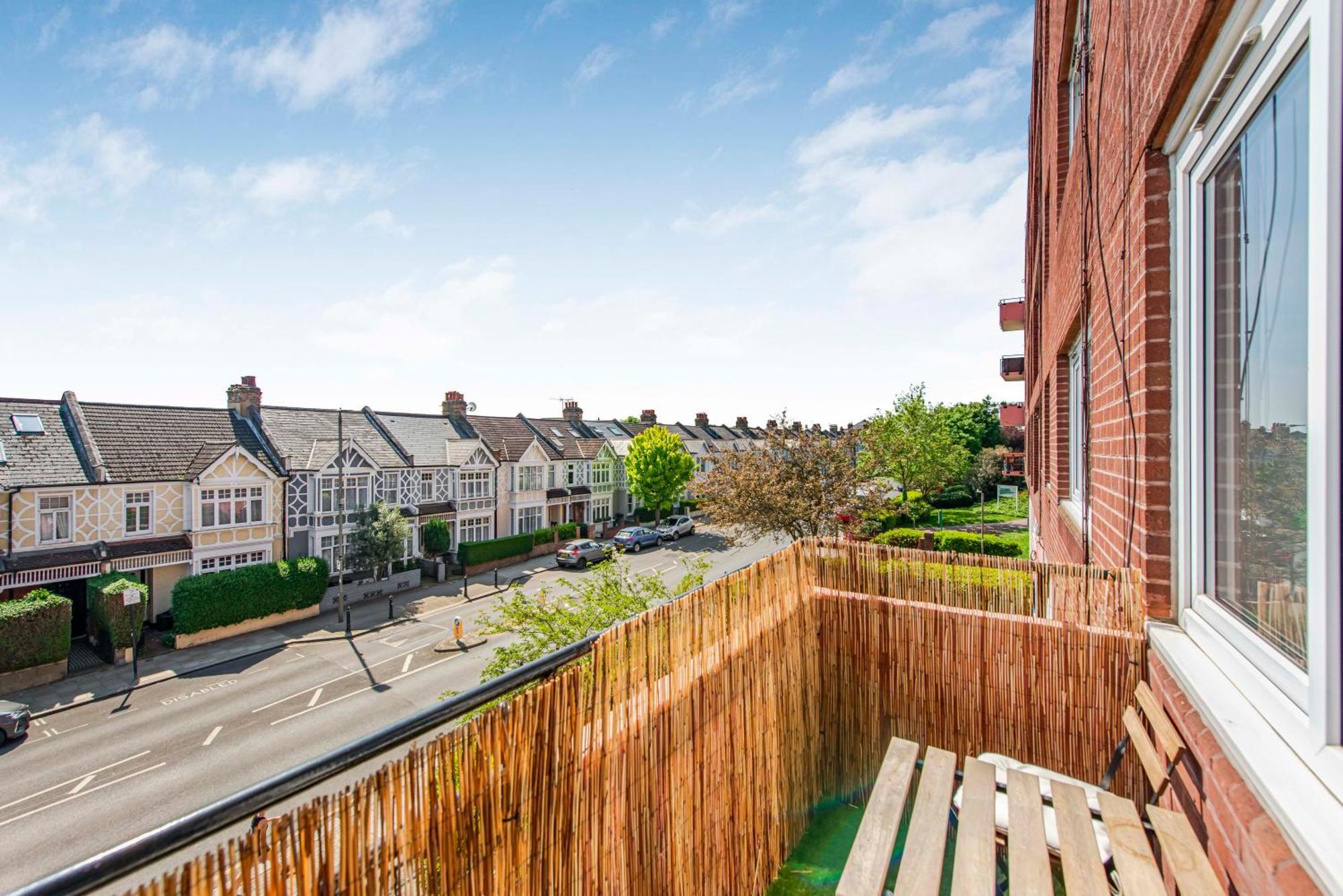 Match Point Flat: 2-bed Flat By Wimbledon Tennis Club Lägenhet London
