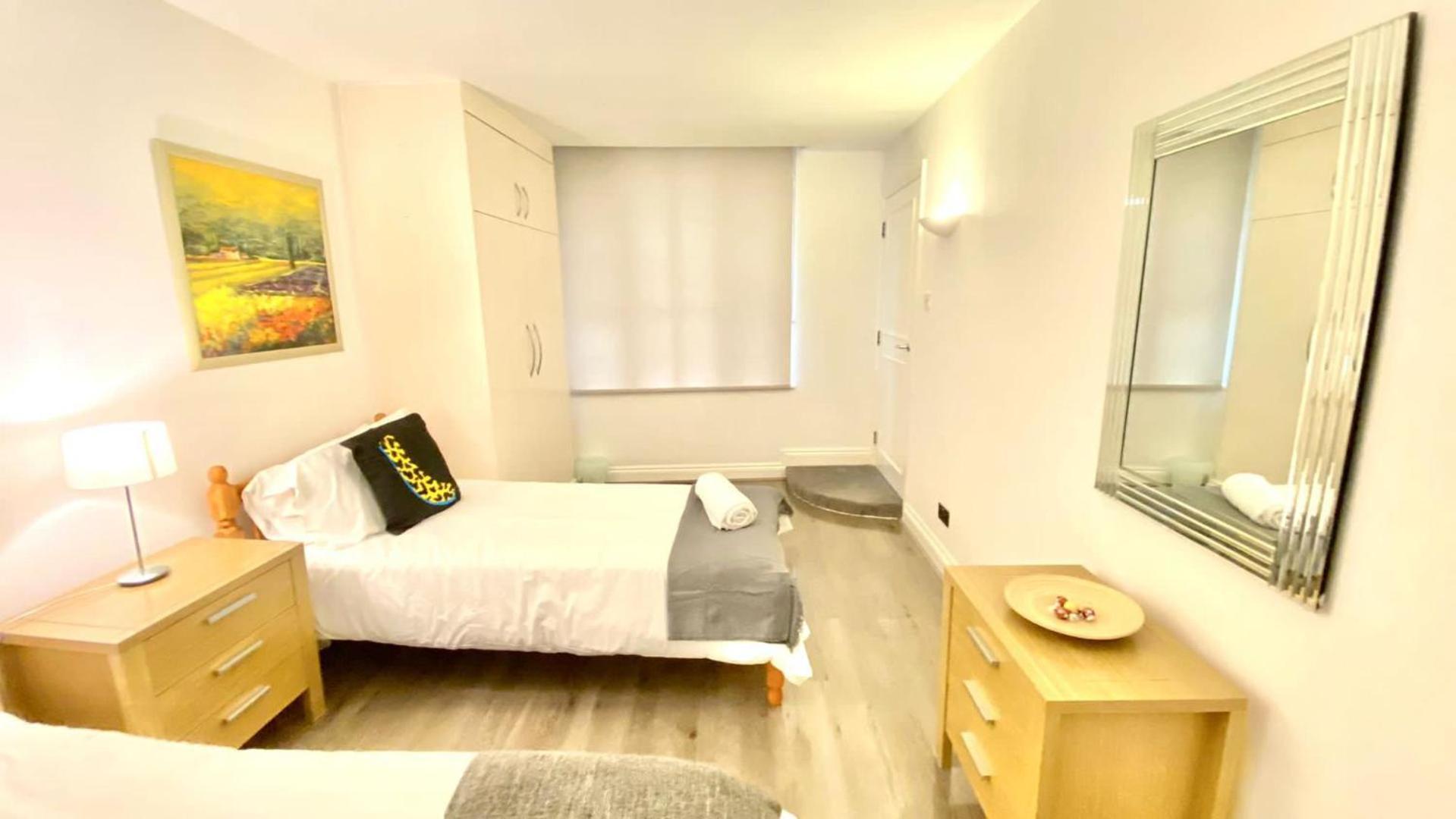 1 Bed Apt- Sleeps 3 & Pet Friendly London