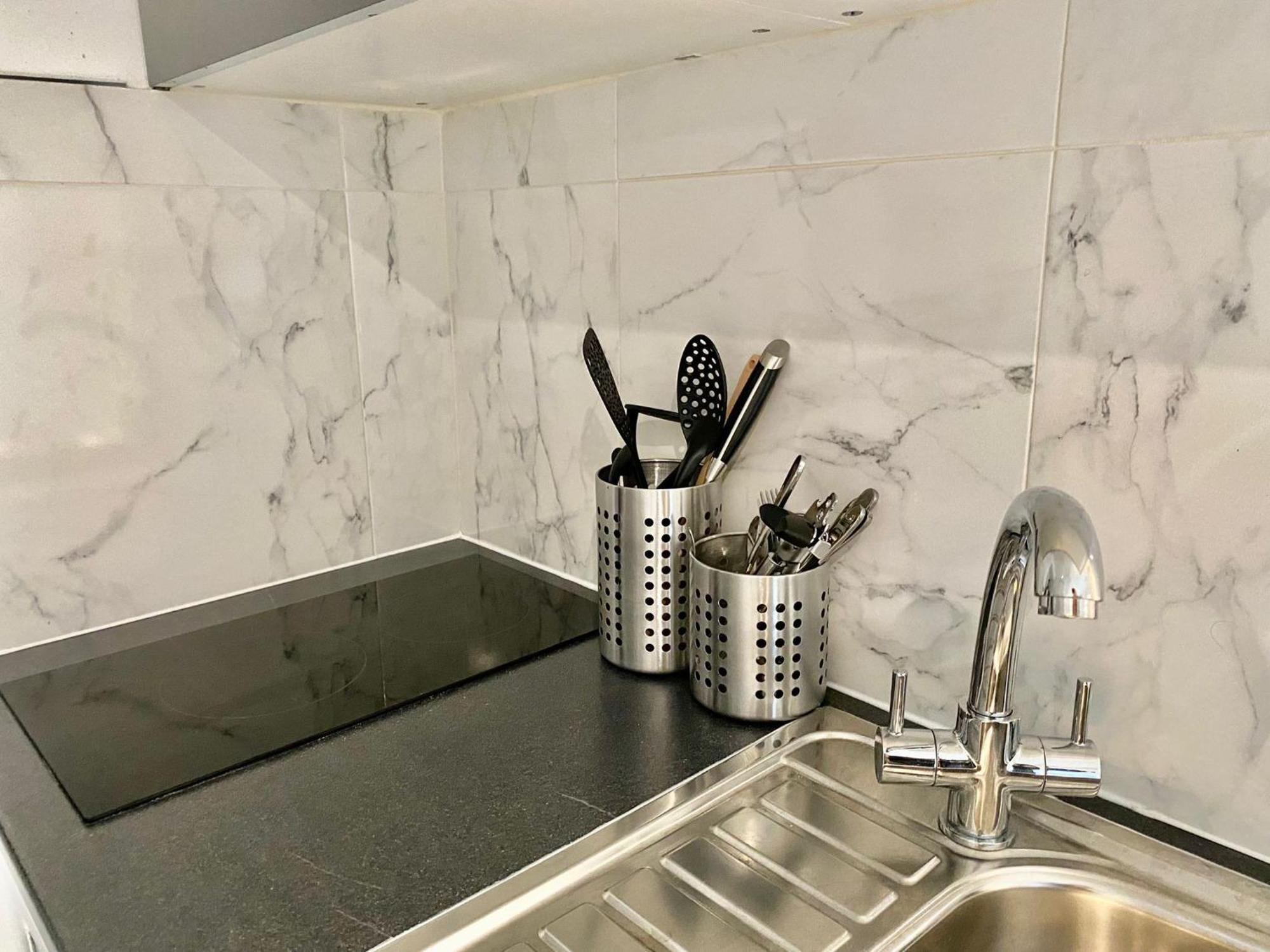 1 Bed Apt- Sleeps 3 & Pet Friendly
