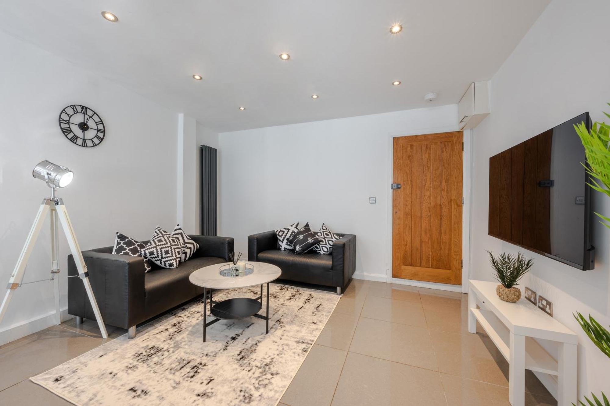 Apartment Stylish Two Bedroom By With Garden