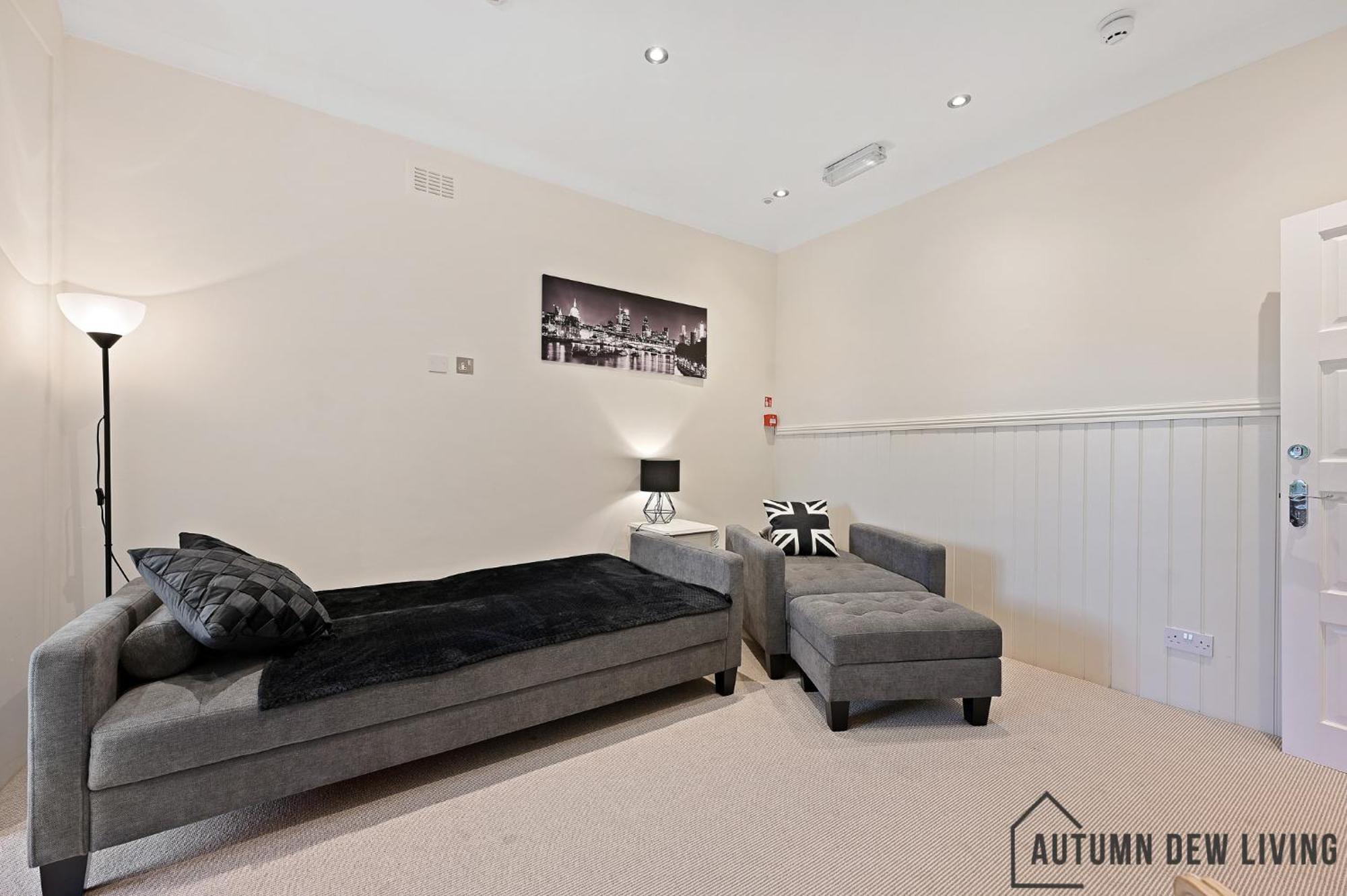 Beautiful 2 King Size Beds 2 Bath- Sleeps 5 In Earls Court Apartment