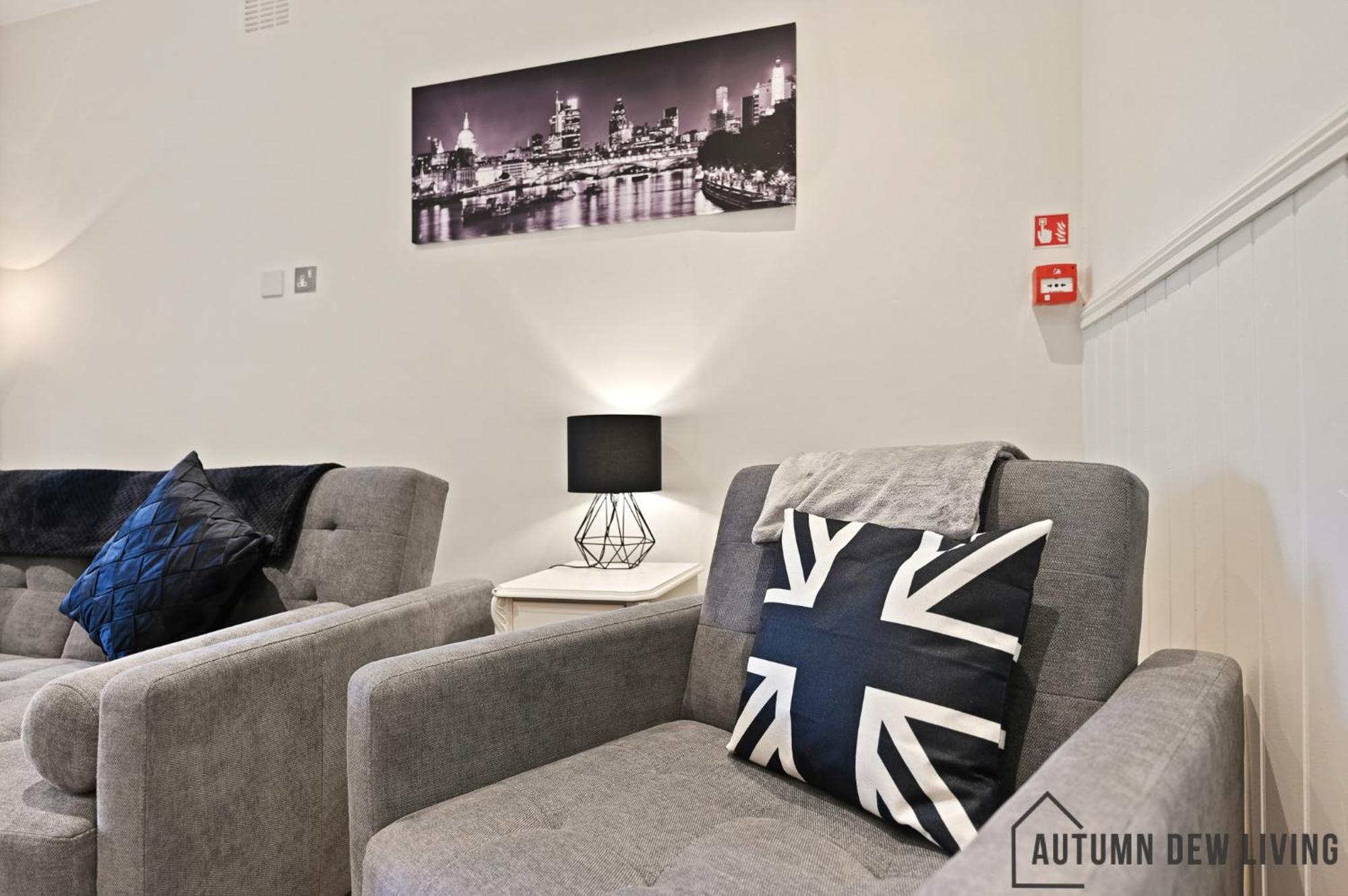 Beautiful 2 King Size Beds 2 Bath- Sleeps 5 In Earls Court *