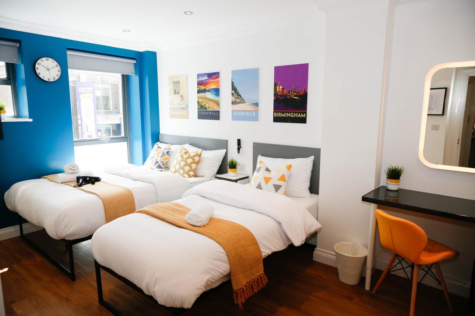 New Luxury In The Heart Of Next To Shops, Cafes, Bars & Metro With Shared Bathrooms Privatunterkunft London