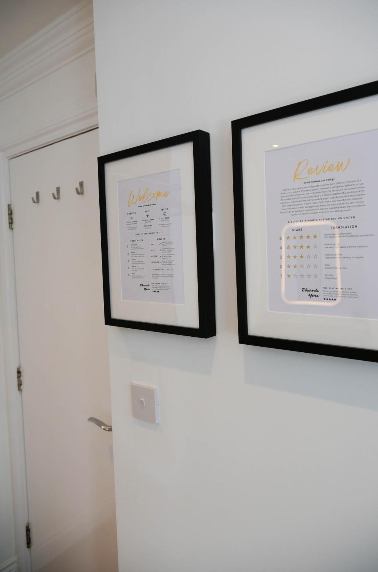 New Luxury In The Heart Of Next To Shops, Cafes, Bars & Metro With Shared Bathrooms *