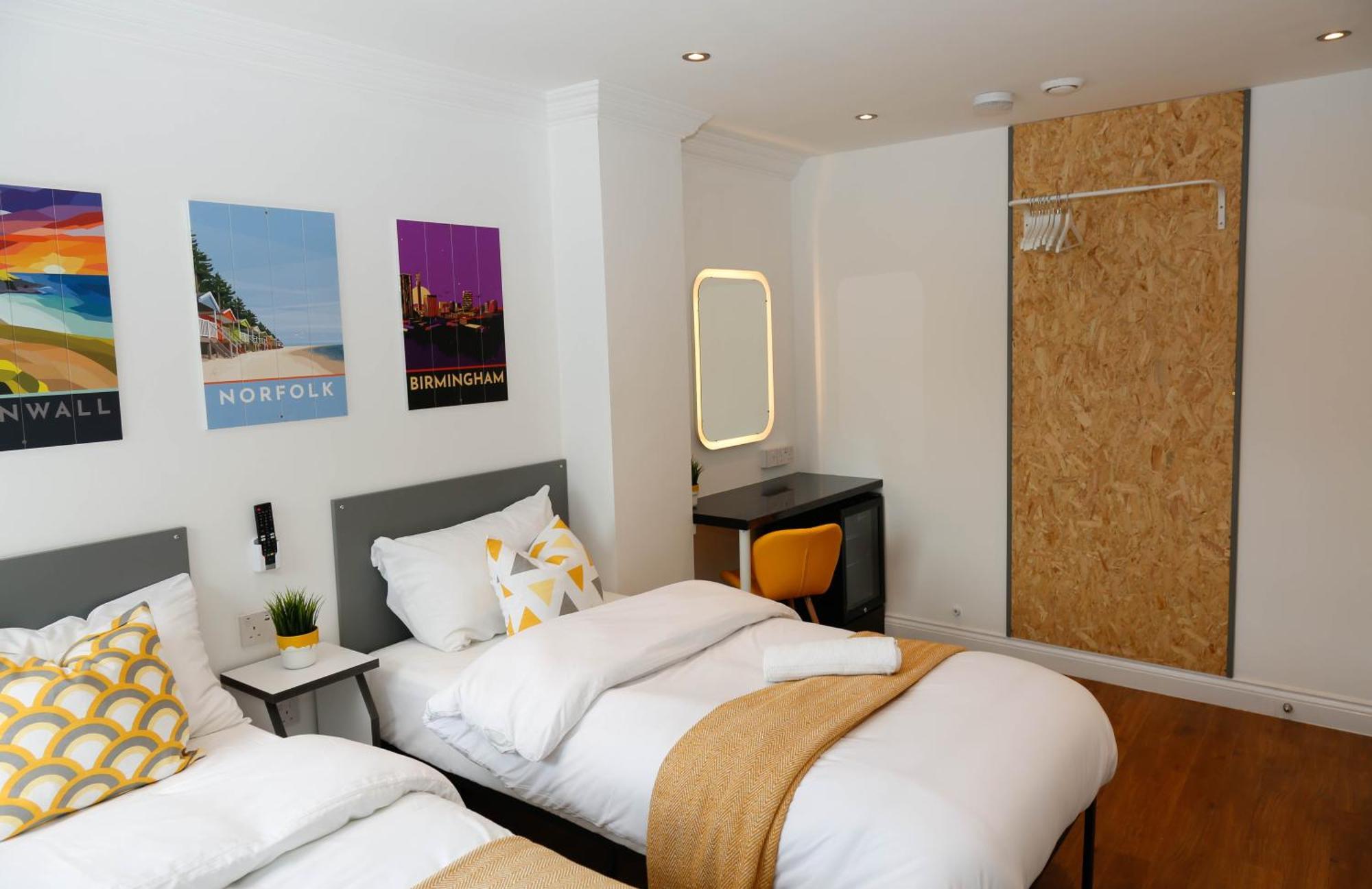 Privatunterkunft New Luxury In The Heart Of Next To Shops, Cafes, Bars & Metro With Shared Bathrooms London
