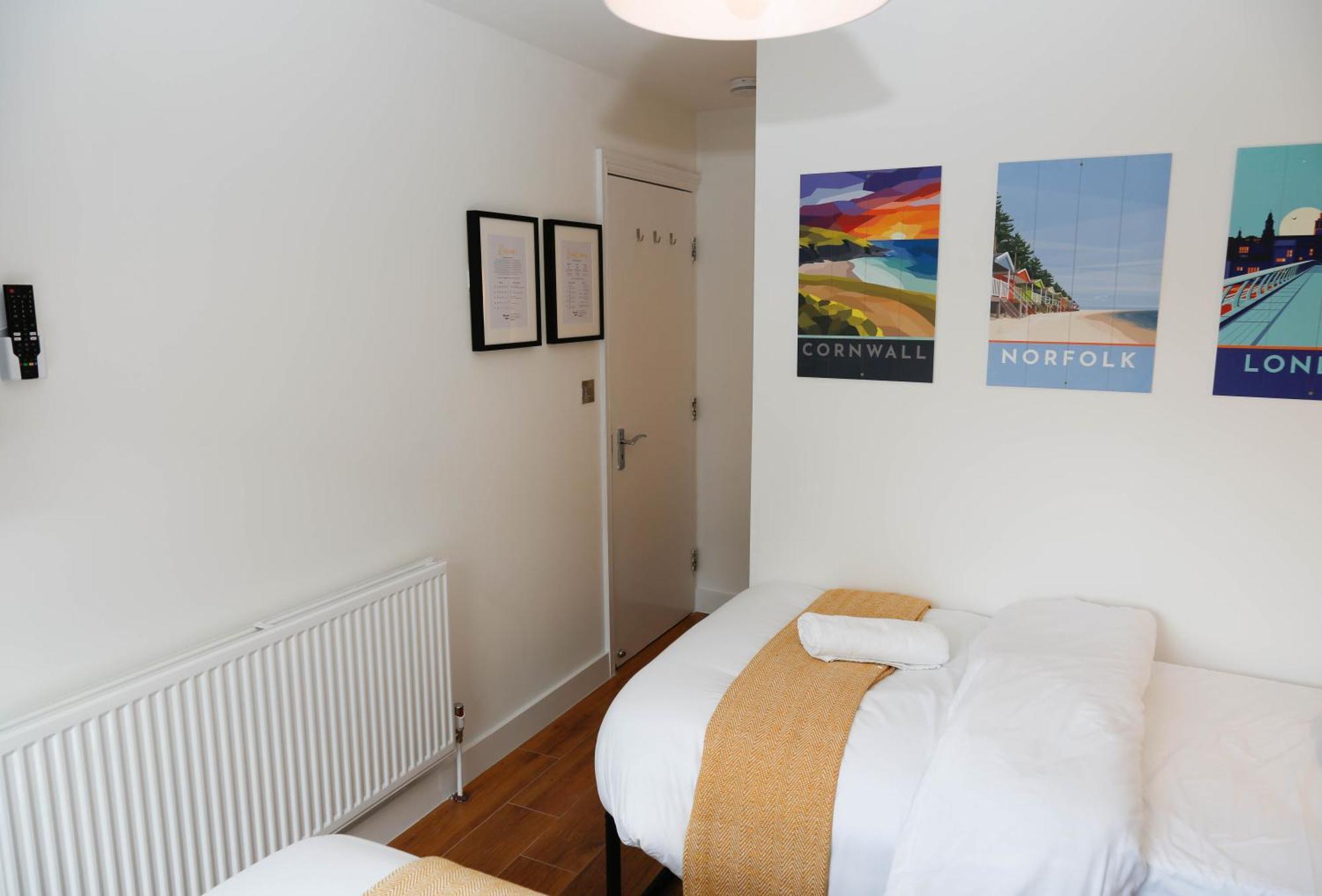 Privatunterkunft New Luxury In The Heart Of Next To Shops, Cafes, Bars & Metro With Shared Bathrooms London