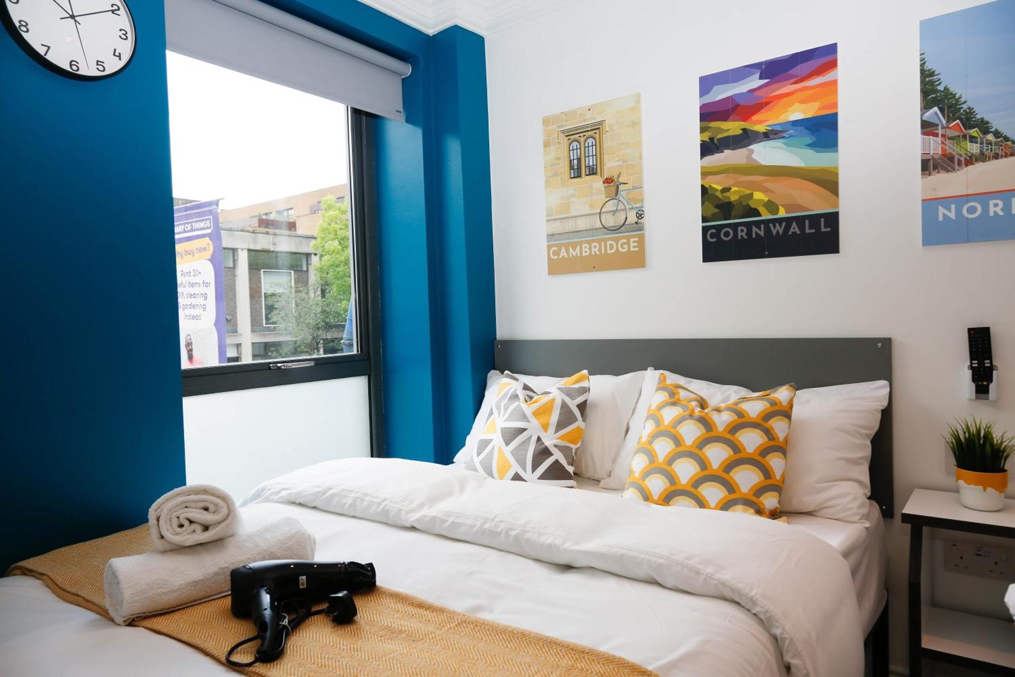 New Luxury In The Heart Of Next To Shops, Cafes, Bars & Metro With Shared Bathrooms Privatunterkunft *