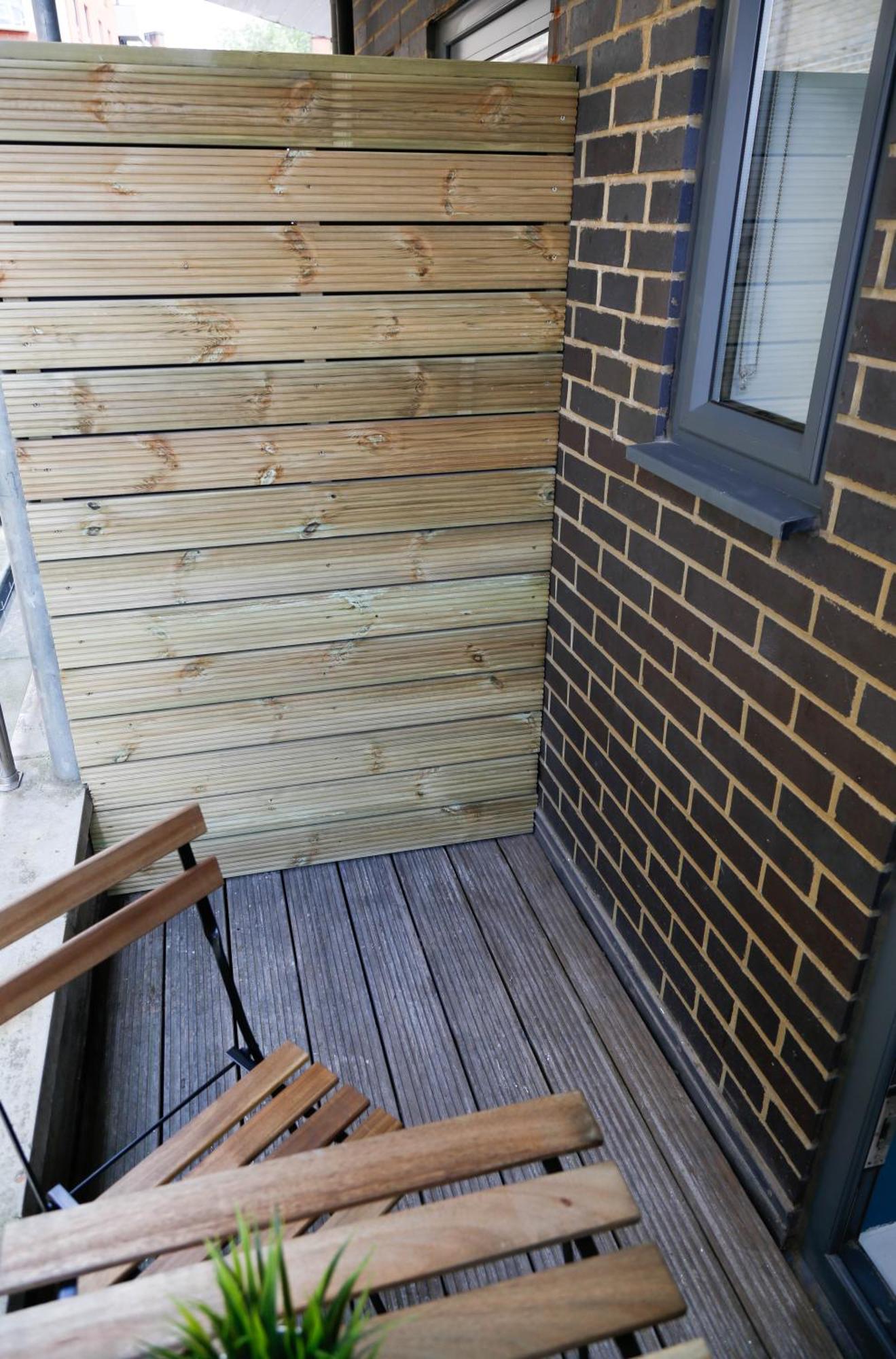 New Luxury In The Heart Of Next To Shops, Cafes, Bars & Metro With Shared Bathrooms Privatunterkunft