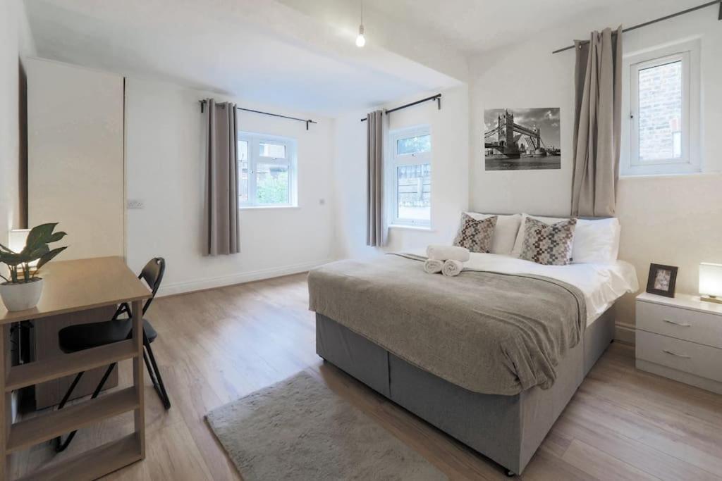 Lägenhet 2 Bed Flat In Heart Of Kilburn With Full Kitchen