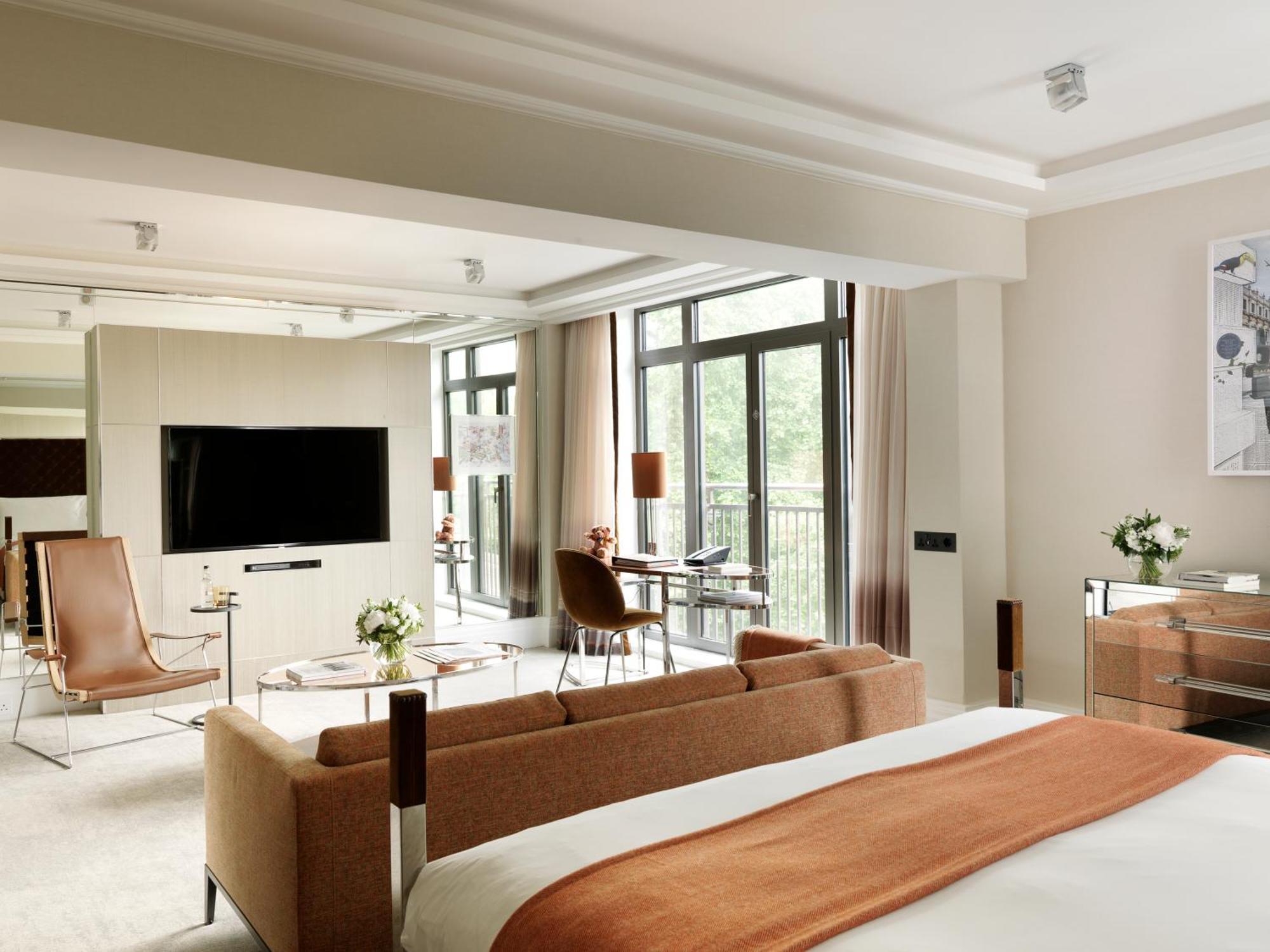The Athenaeum & Residences 5*