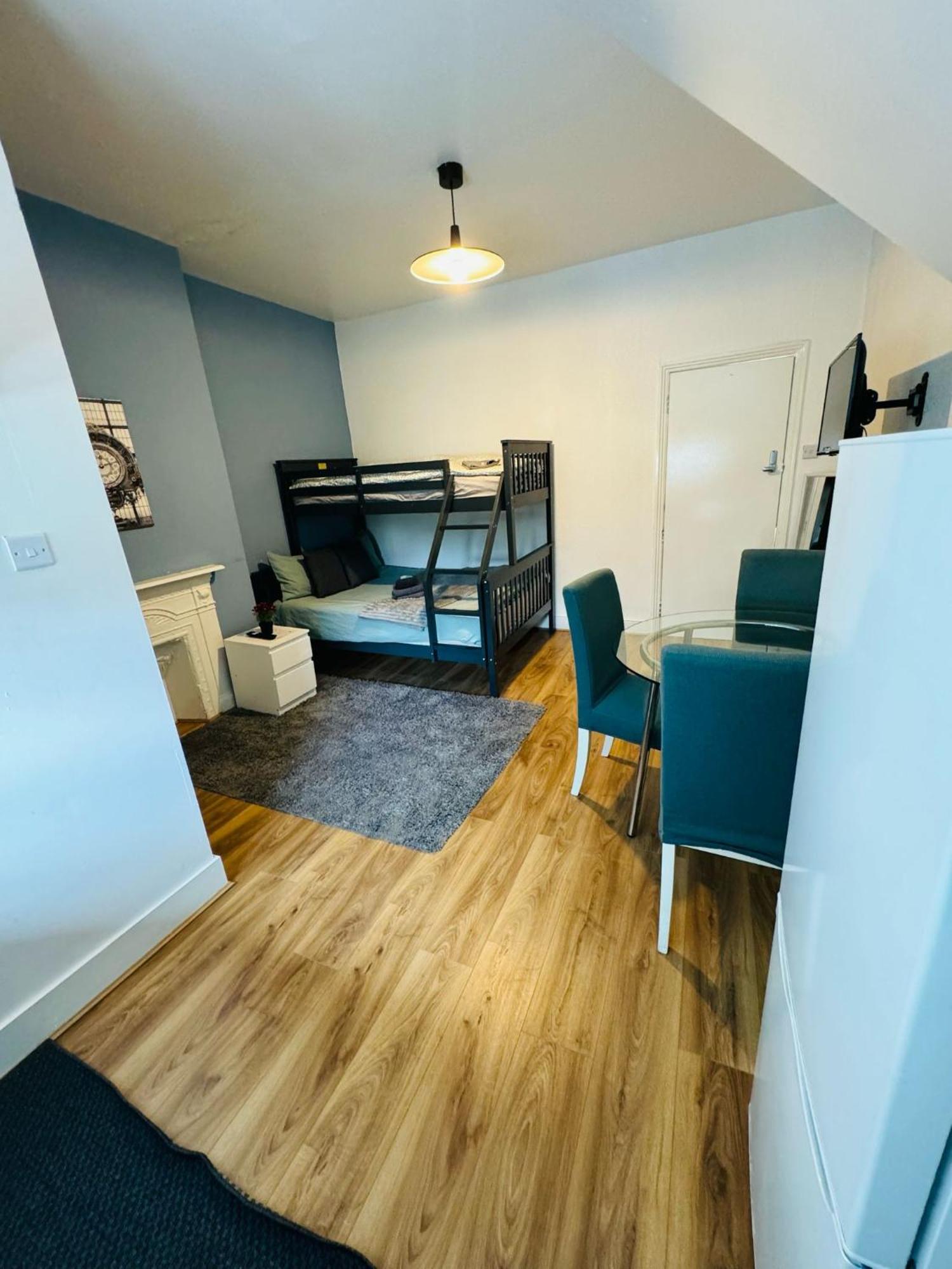 Guest 8 * Londen