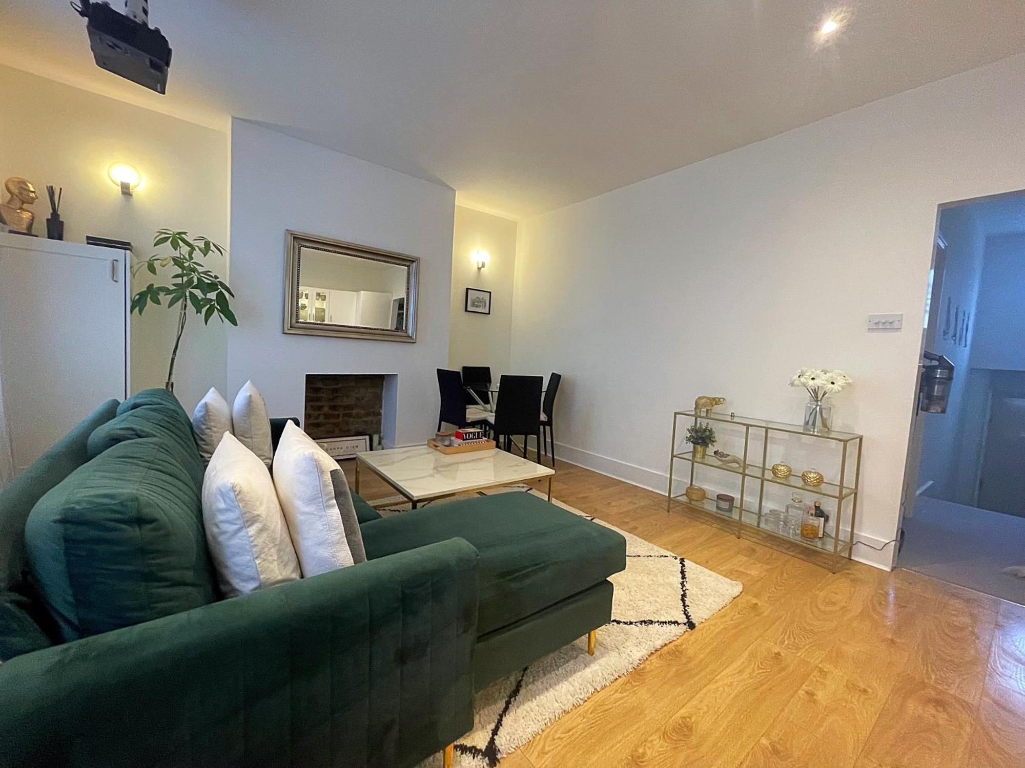 Queen Bedroom In Maida Vale Privat bolig London