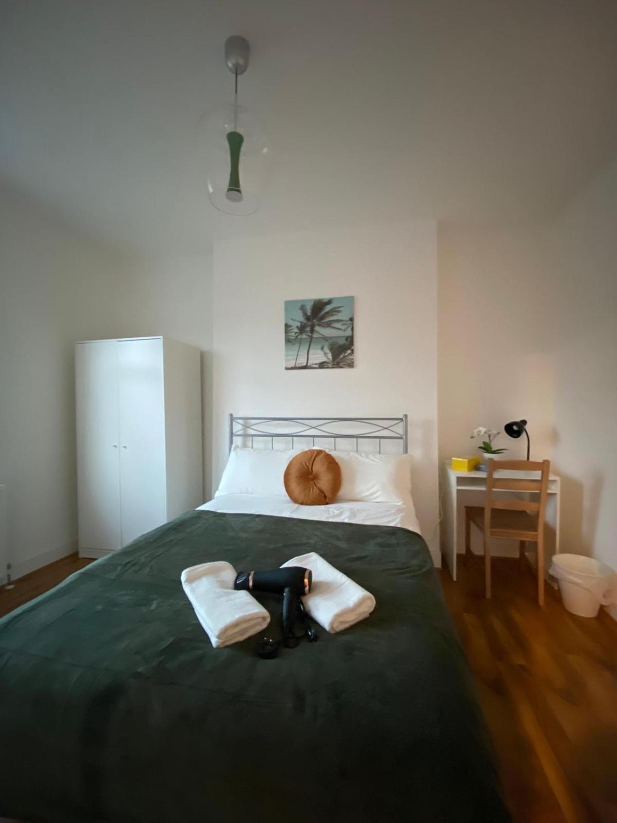 Comfy Private Bedrooms Across The Euston Station Londres