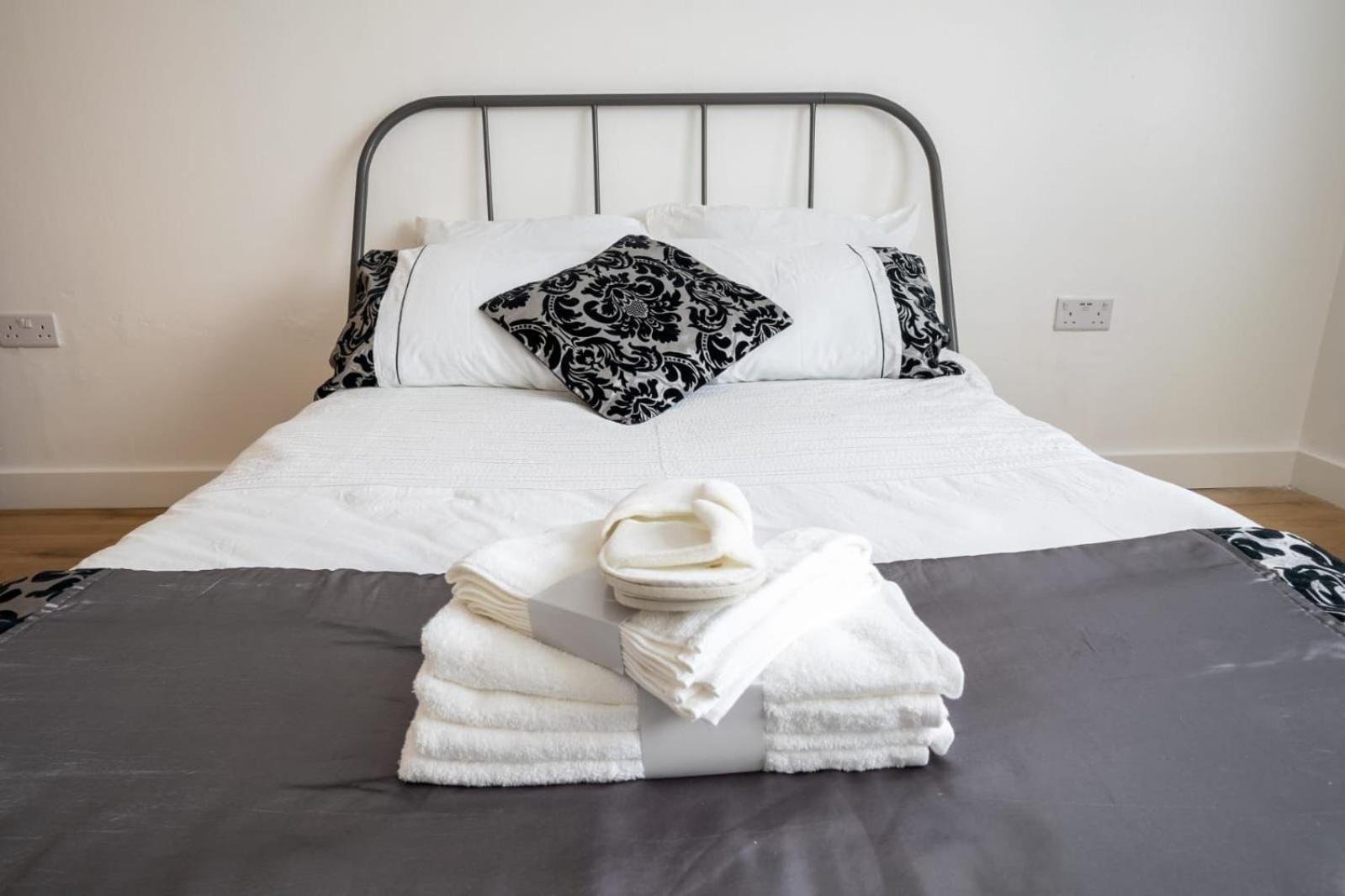Privat overnatting Docklands Near Excel And Airport 2 Double Ensuites For Up To 4 People *