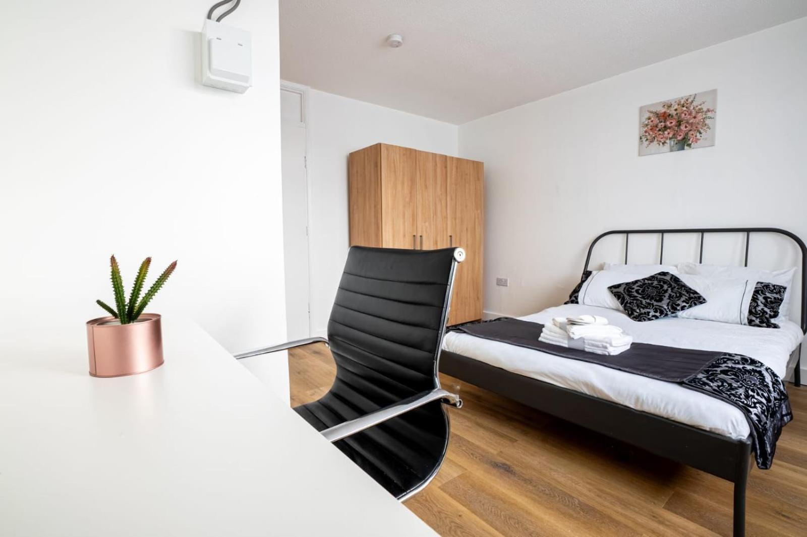 Privat overnatting Docklands Near Excel And Airport 2 Double Ensuites For Up To 4 People London