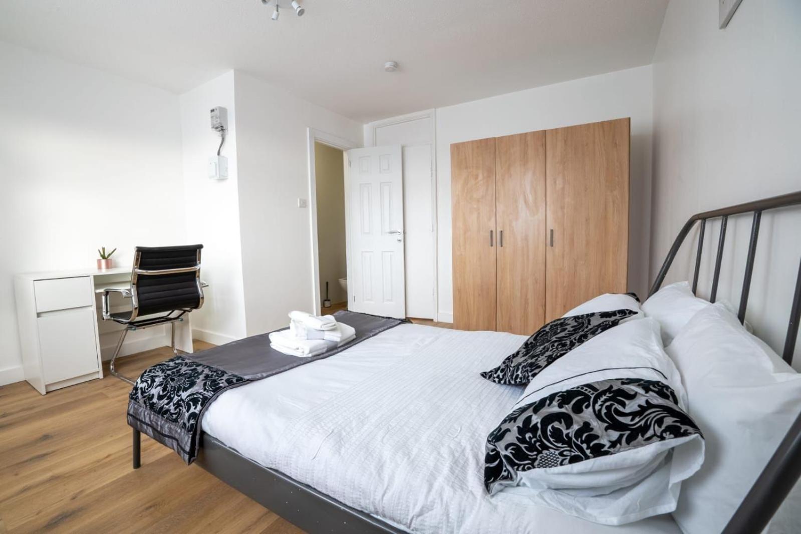 Privat overnatting Docklands Near Excel And Airport 2 Double Ensuites For Up To 4 People