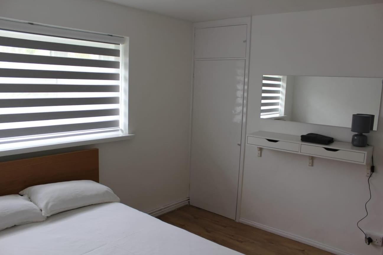 2 Bedroom Entire Flat 2 Minutes From Underground Leilighet London