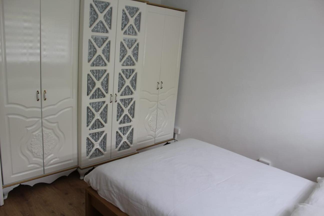 Leilighet 2 Bedroom Entire Flat 2 Minutes From Underground London