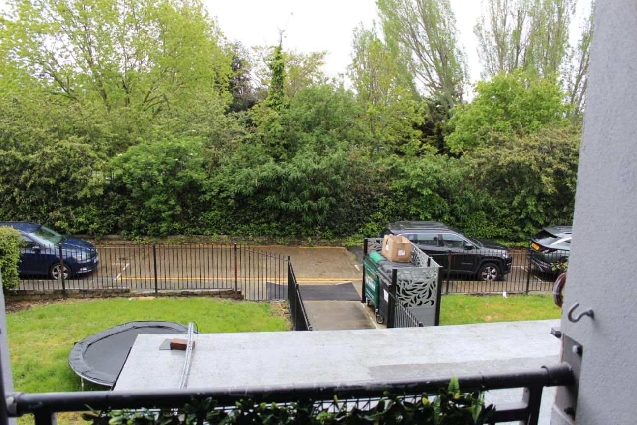 Leilighet 2 Bedroom Entire Flat 2 Minutes From Underground London