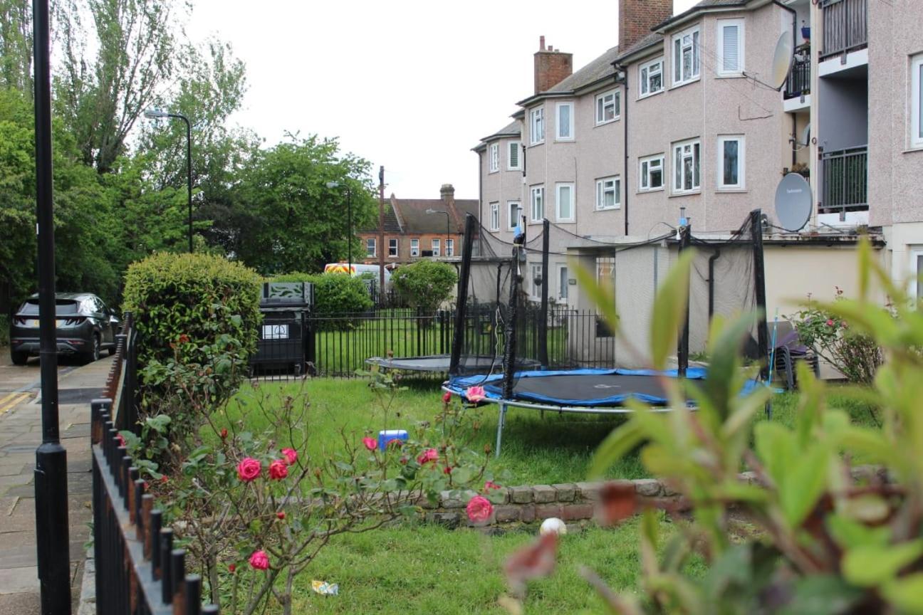Leilighet 2 Bedroom Entire Flat 2 Minutes From Underground *