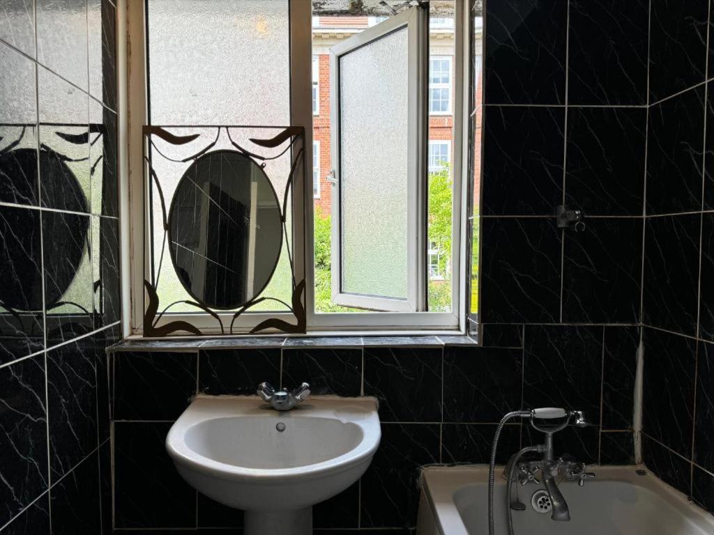 Guest house Whitechapel Lindley House R2 *