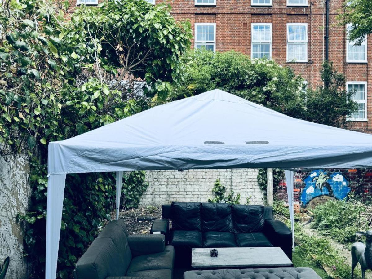 Whitechapel Lindley House R2 London