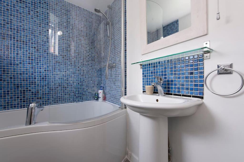 Lovely 2-bed 15 Minutes To Hébergement de vacances Londres