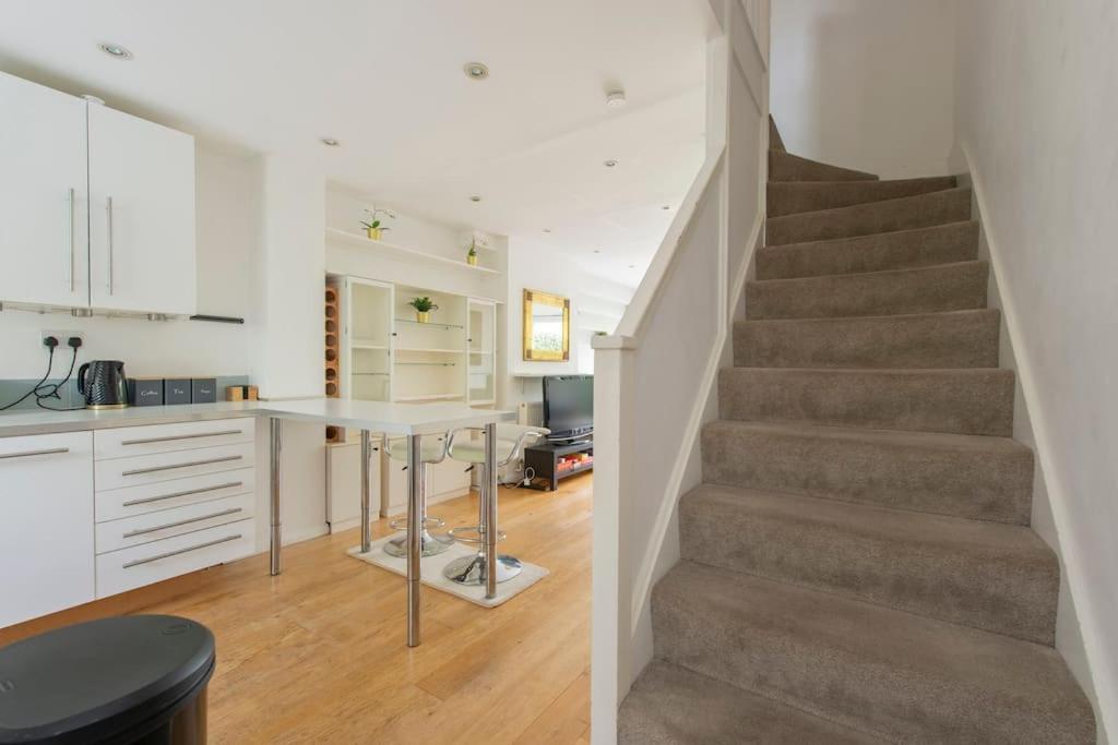 Hébergement de vacances Lovely 2-bed 15 Minutes To Londres