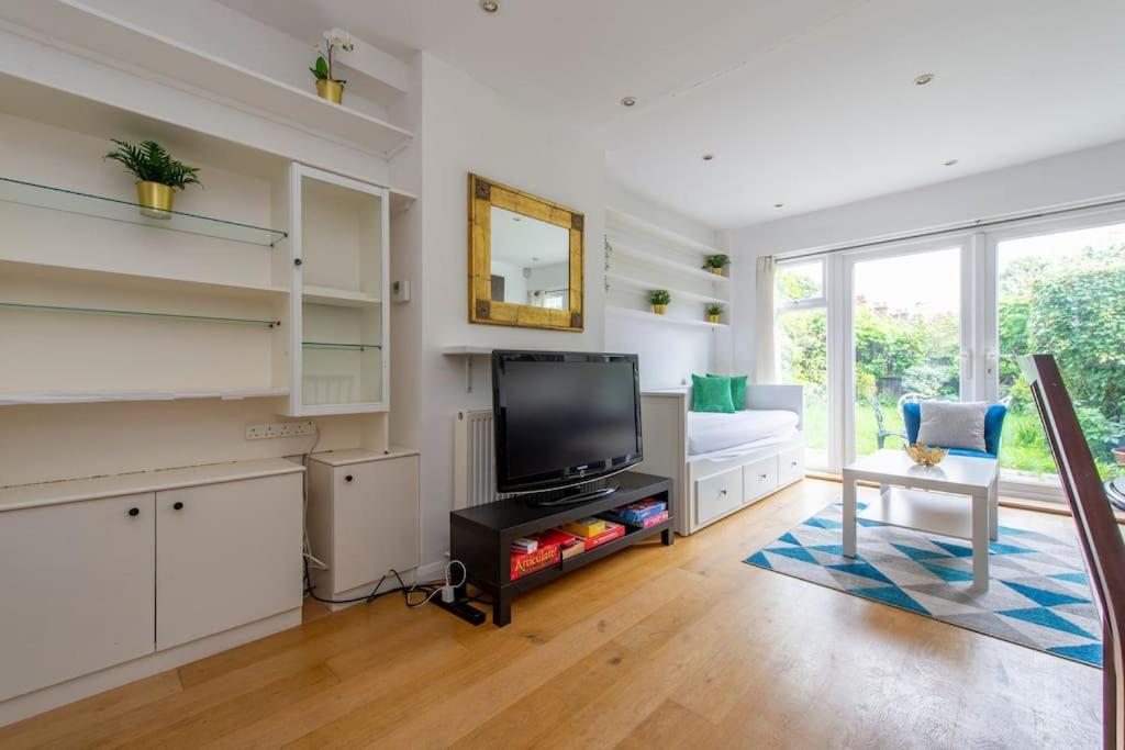 Lovely 2-bed 15 Minutes To Hébergement de vacances *