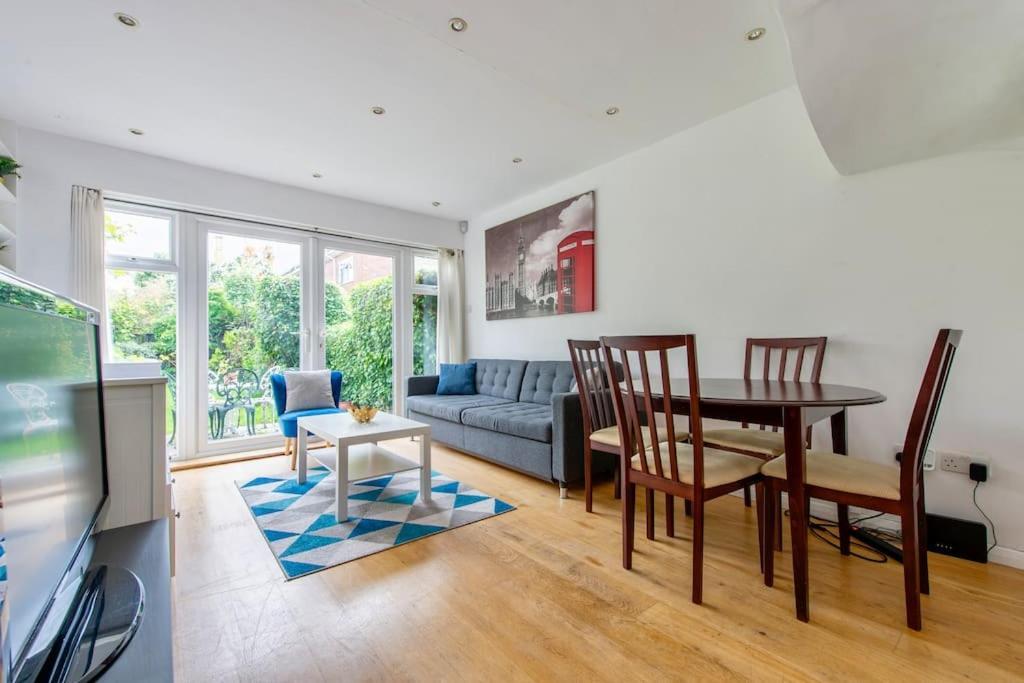 Lovely 2-bed 15 Minutes To Hébergement de vacances Londres