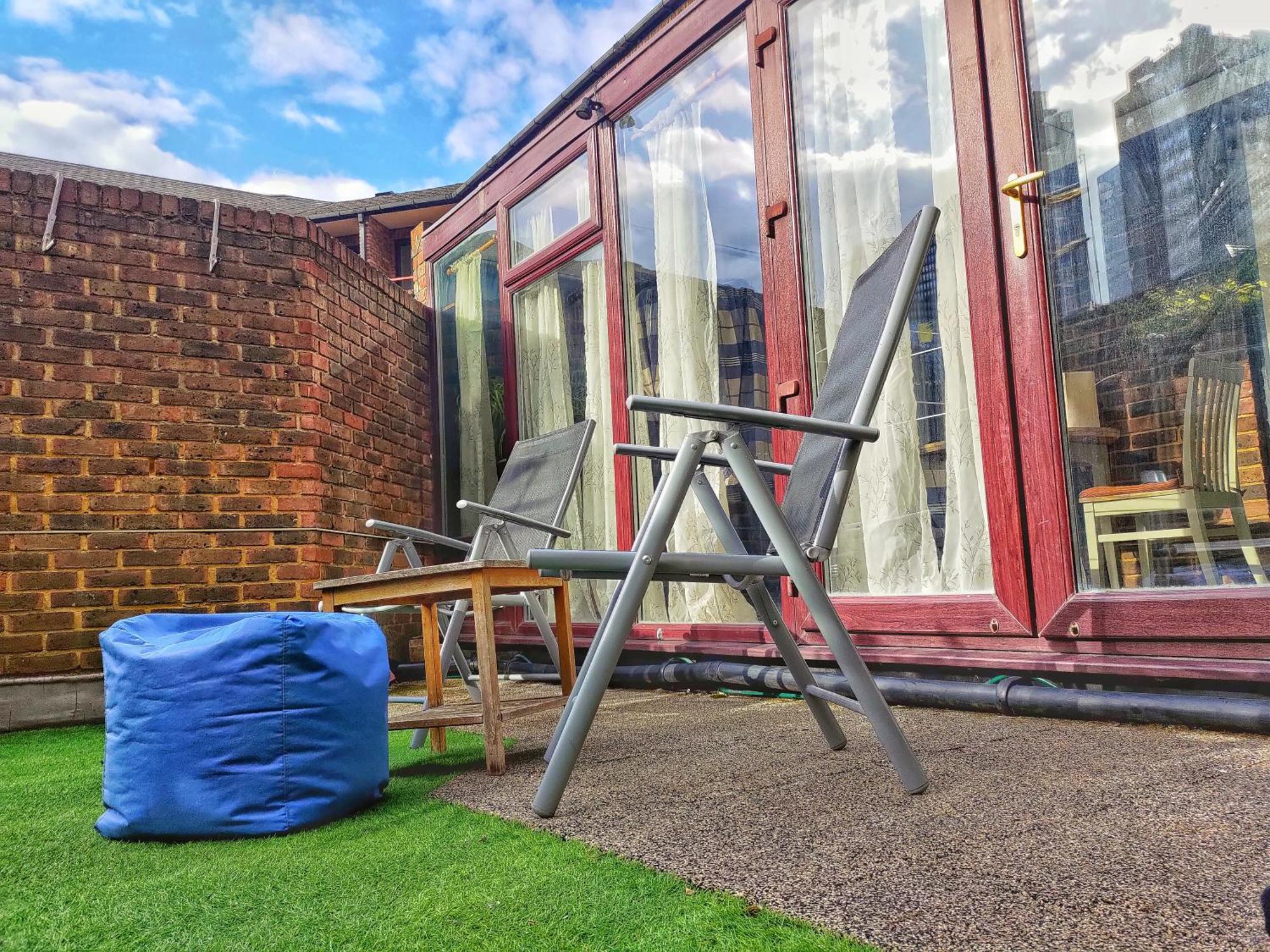 Cozy Ensuite In Authentic With Garden Terrace In Prime Location Just East Of Privat bolig