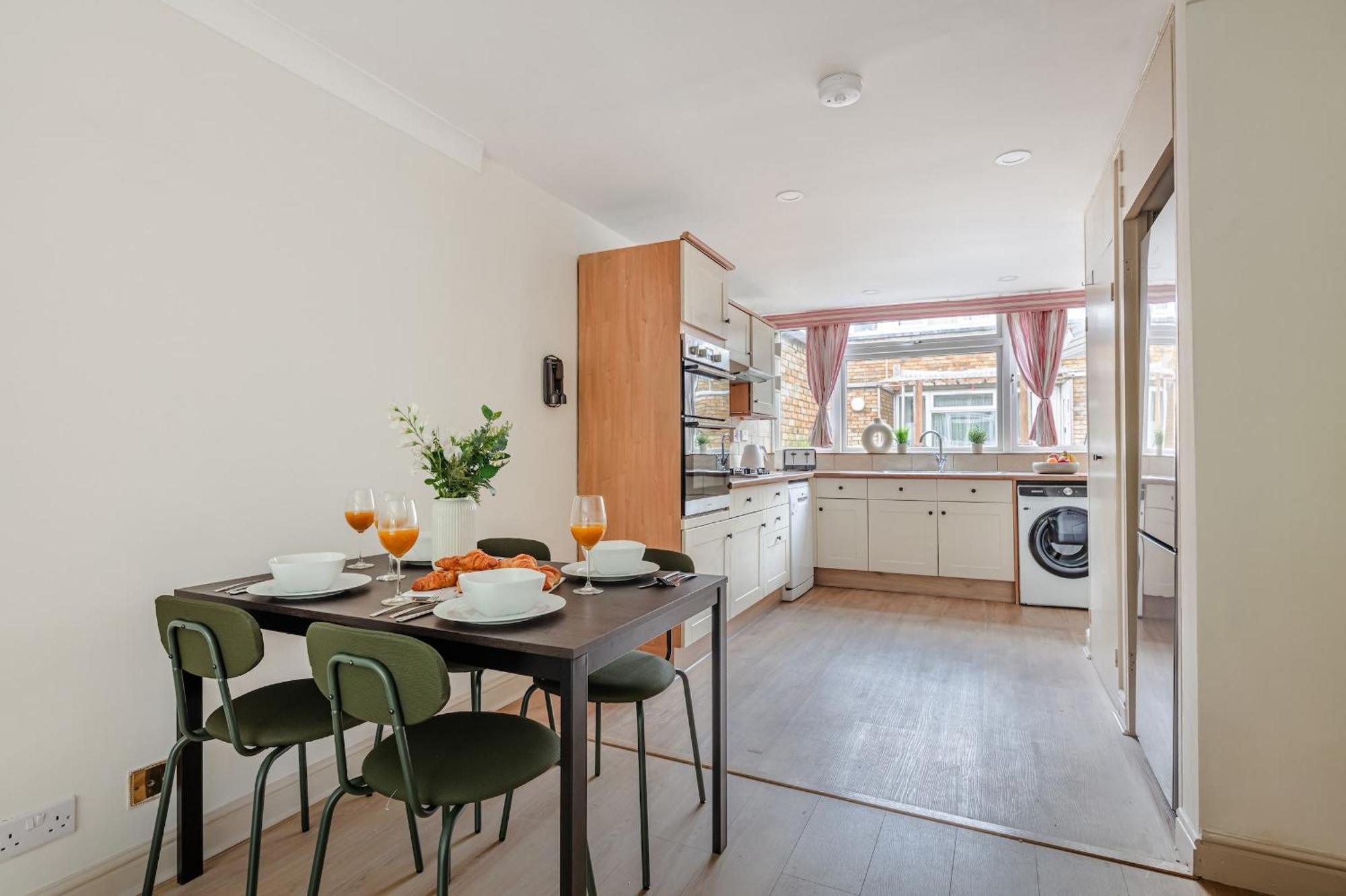 River Thames & Tate Britain - 4br With Patio - Cityapartmentstay Londen