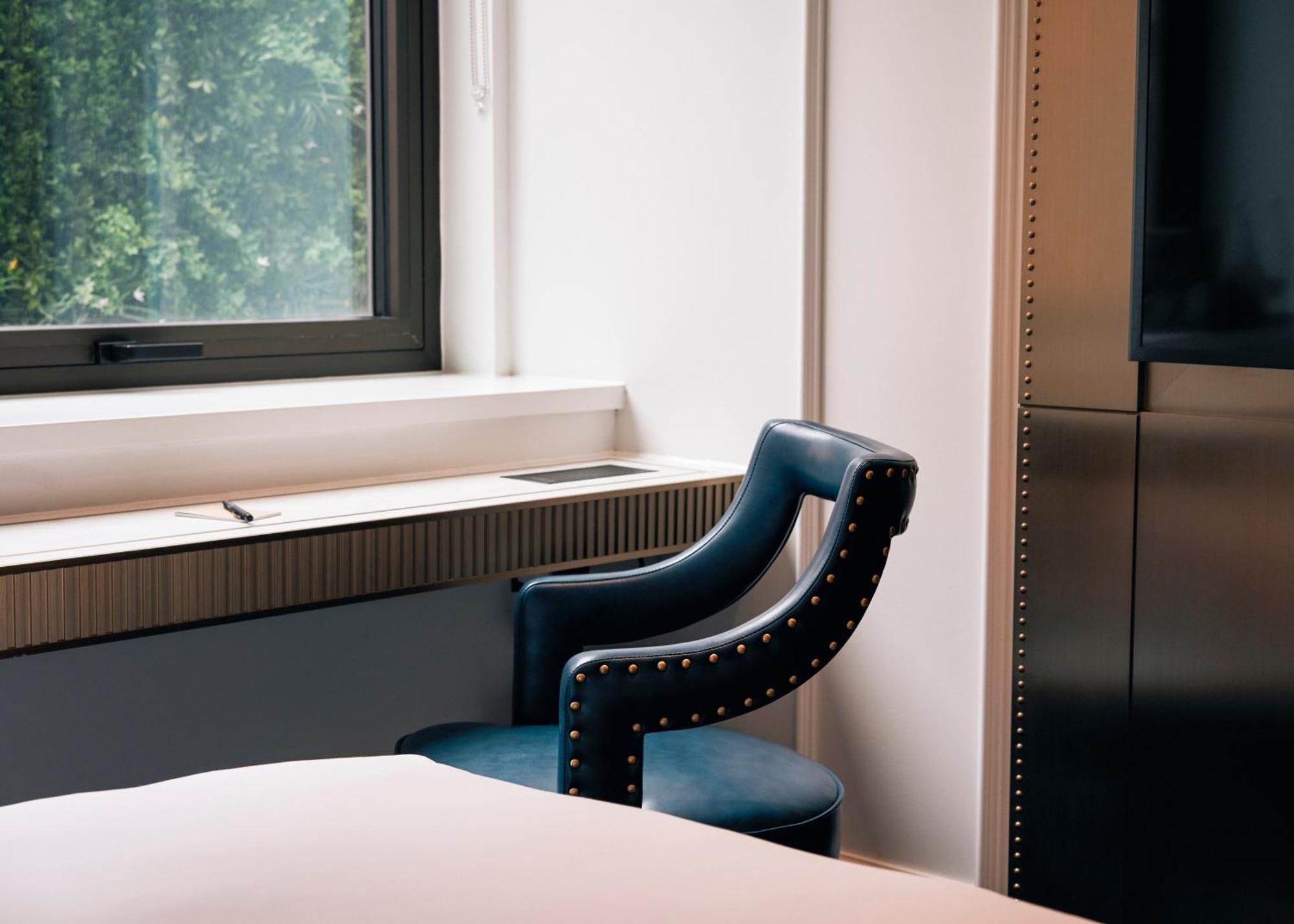 Page8, Page Hotell London