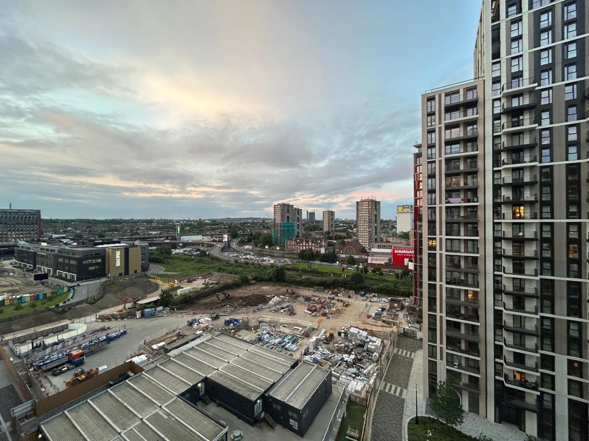 Luxury 2 Bed 2 Bath Modern Flat In White * Londen